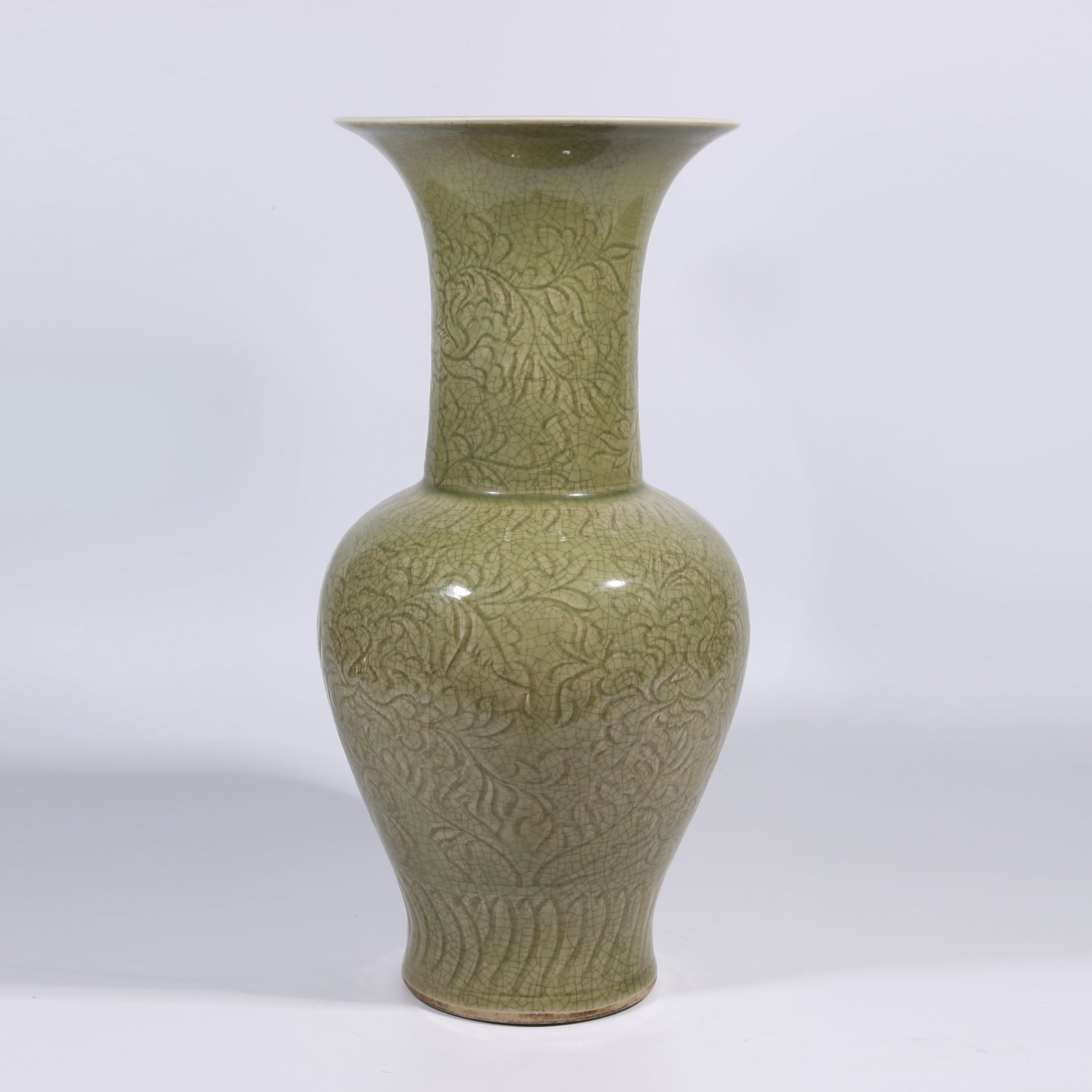 A LONGQUAN KILN PHOENIX-TAIL ZUN WITH INCISED FLORAL PATTERN: Longquan Kiln Phoenix-Tail Zun with Incised Floral Pattern