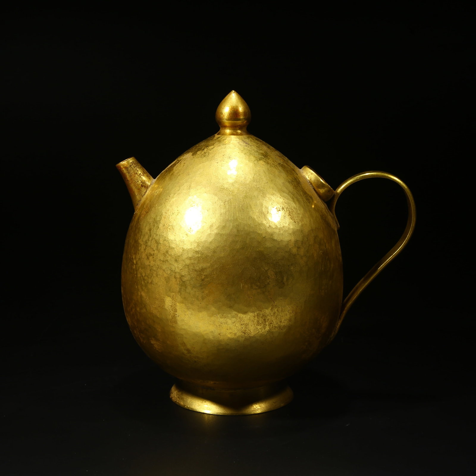 A BRONZE GILT EWER (1 of 10)