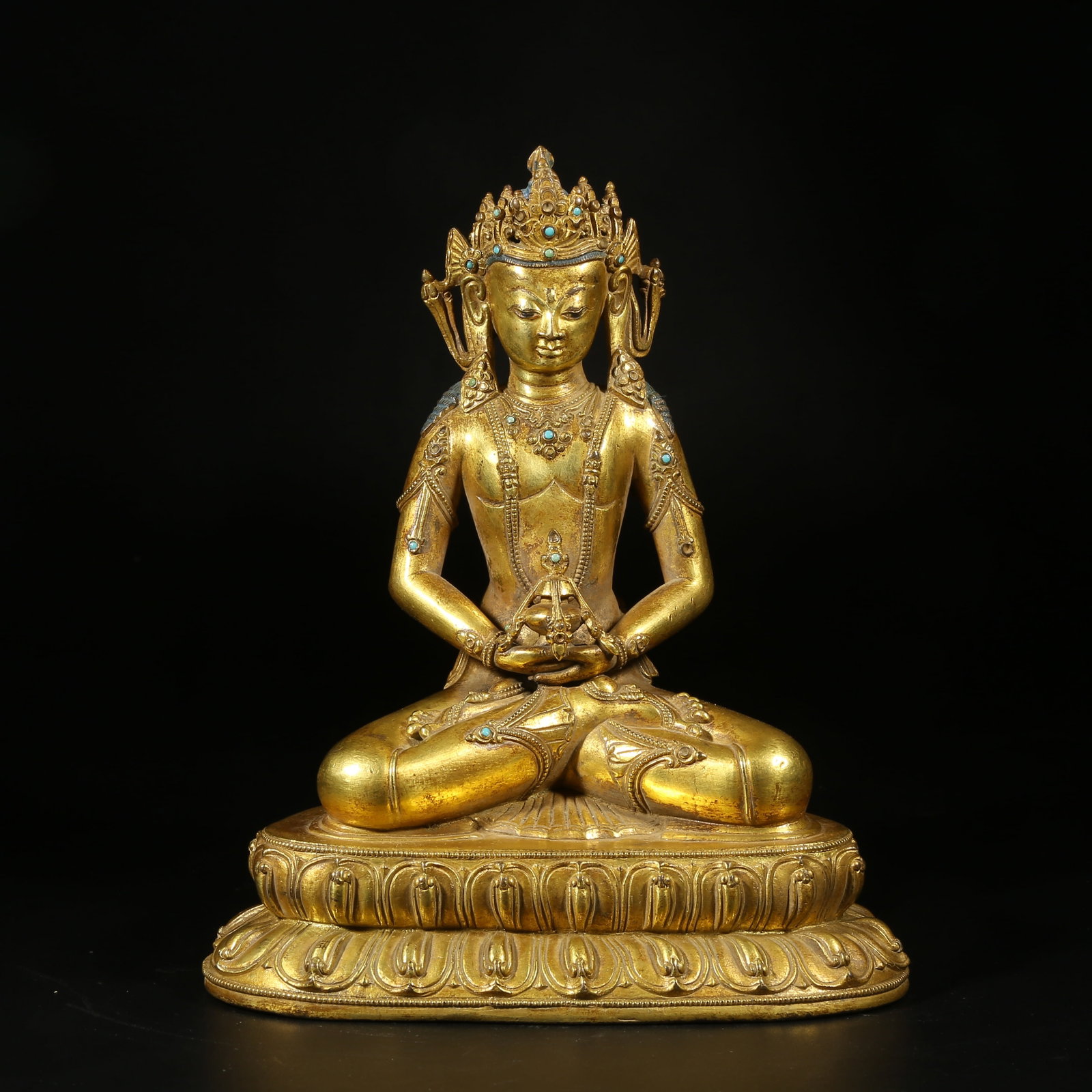 A GILT-BRONZE STATUE OF AMITAYUS BUDDHA: Gilt-Bronze Statue of Amitayus Buddha