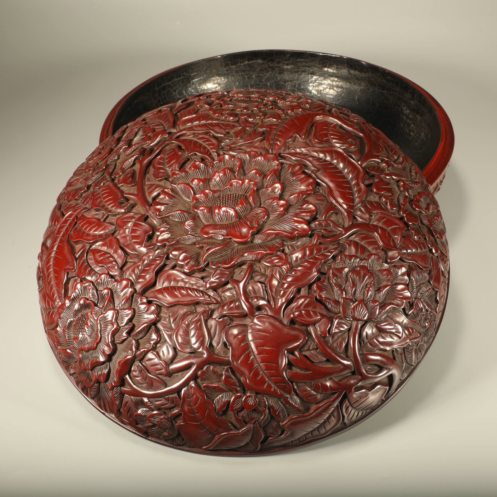 A LACQUERED HAND BOX CARVED WITH PEONY FLOWERS (1 of 6)