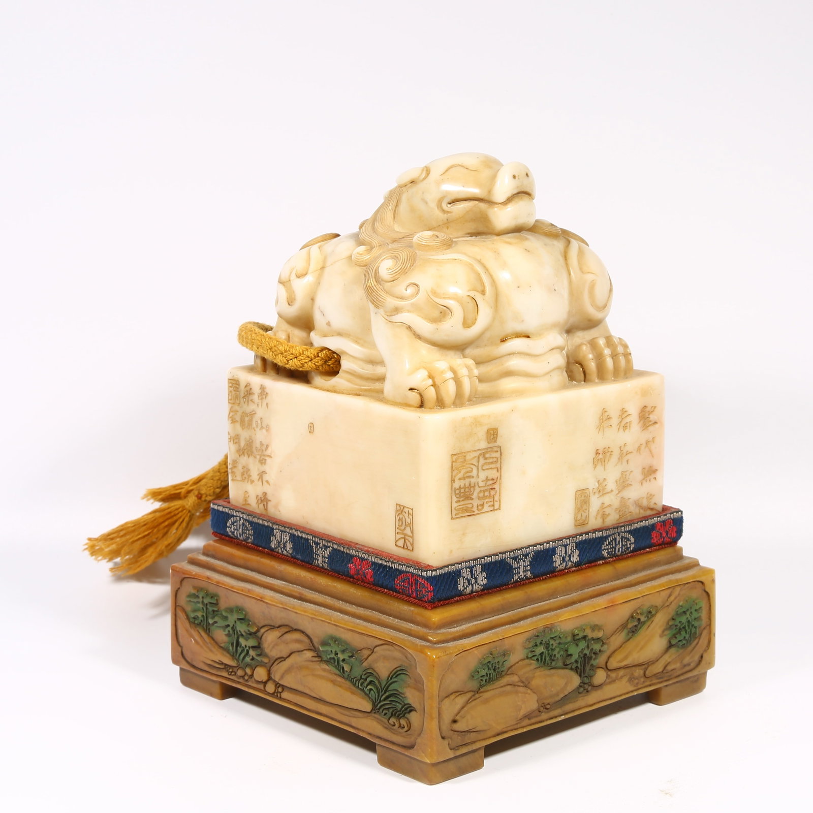 A SHOUSHAN STONE SEAL WITH MYTHICAL BEAST-SHAPED KNOB (1 of 8)
