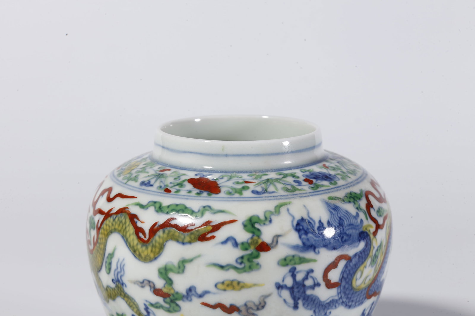 A DOUCAI DRAGON PATTERN LIDDED JAR - 6