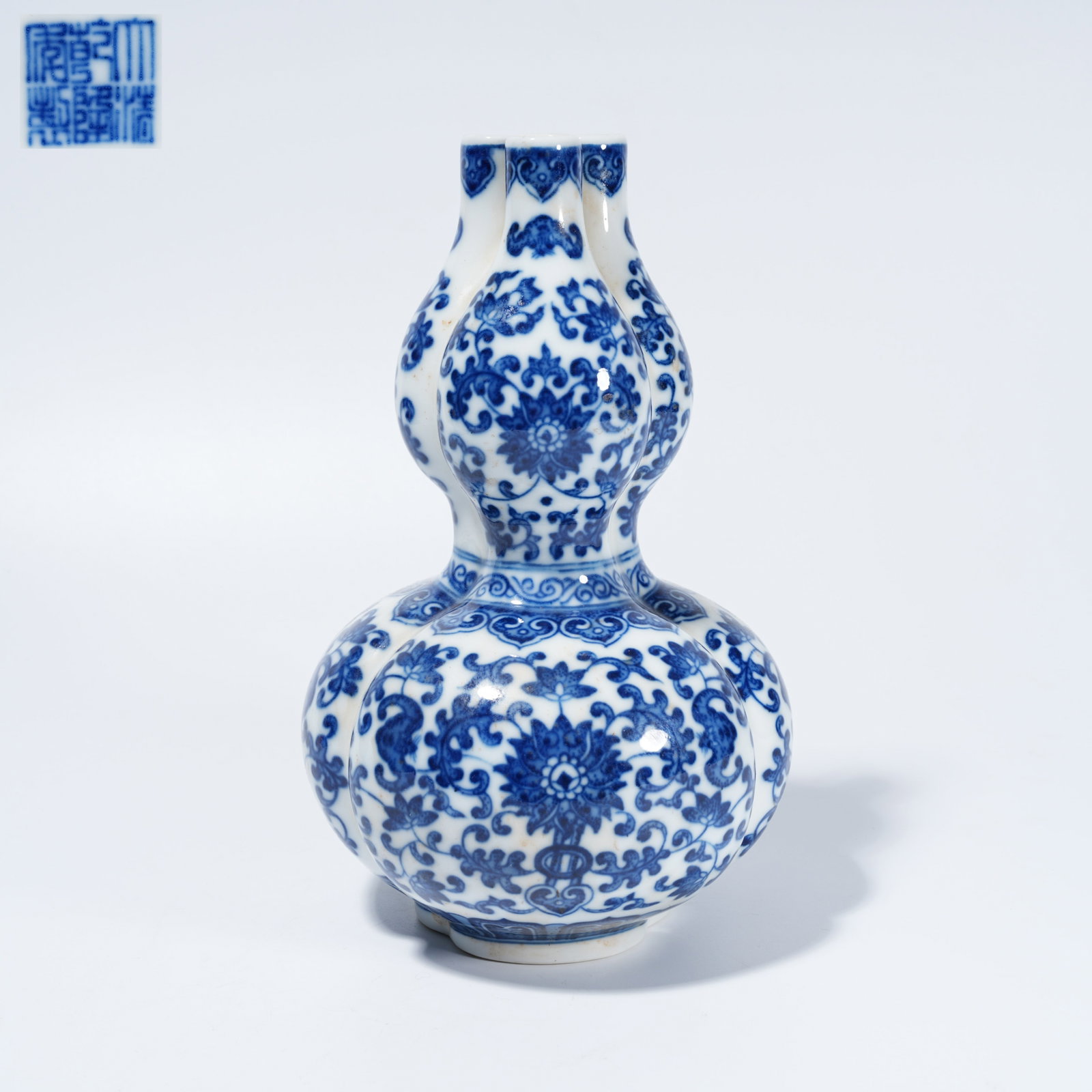 A BLUE-AND-WHITE THREE-TUBE VASE WITH LIAN-ZHI FLOWER MOTIF: Blue-and-White Three-Tube Vase with Lian-Zhi Flower Motif