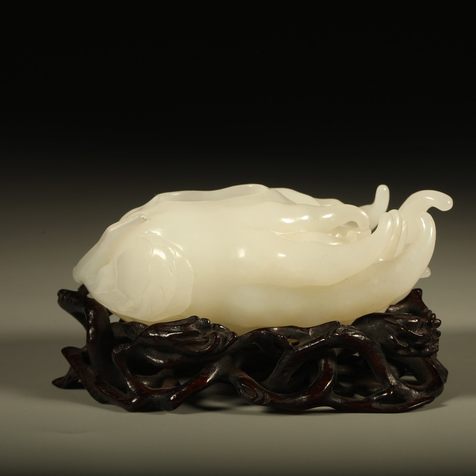 A HETIAN JADE WATER WASHER SHAPED LIKE BERGAMOT (1 of 7)