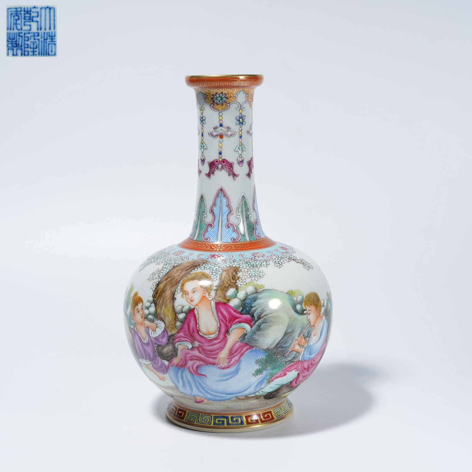 A FAMILLE-ROSE VASE WITH WESTERN FIGURE MOTIF (1 of 9)