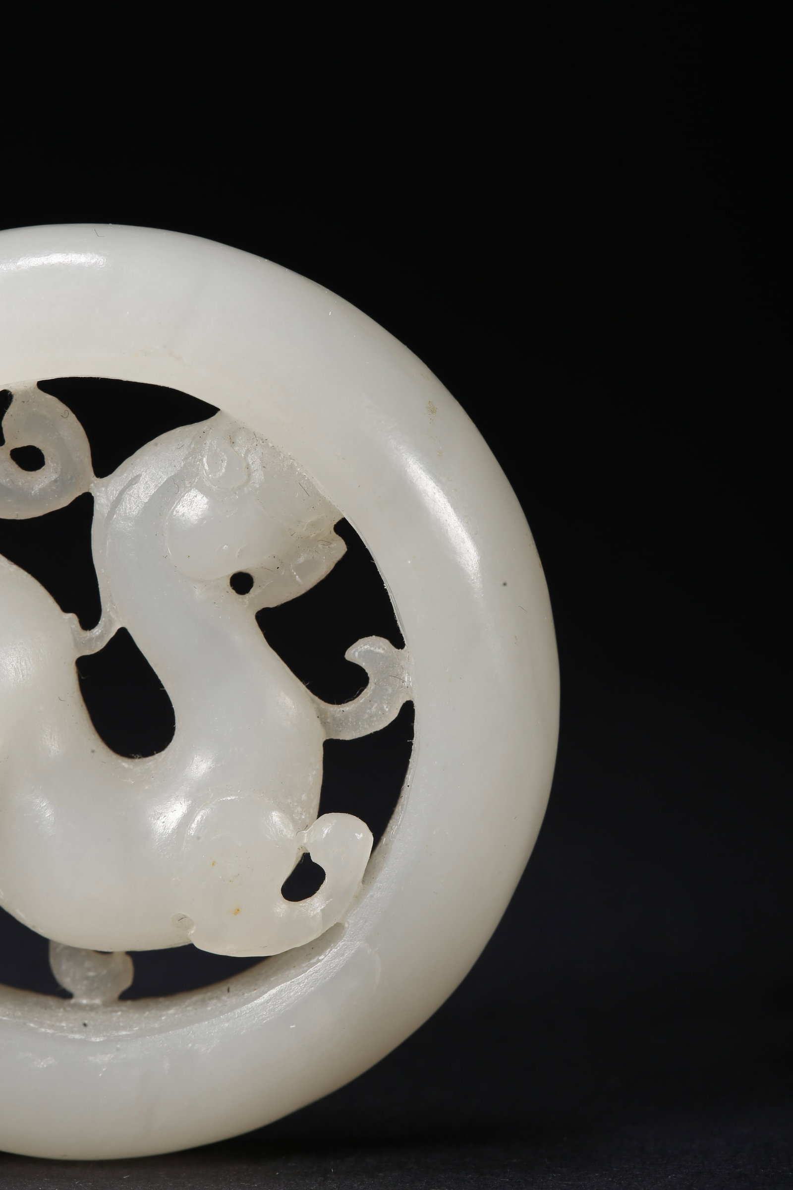 A HETIAN JADE PENDANT WITH BEAST PATTERN - 2