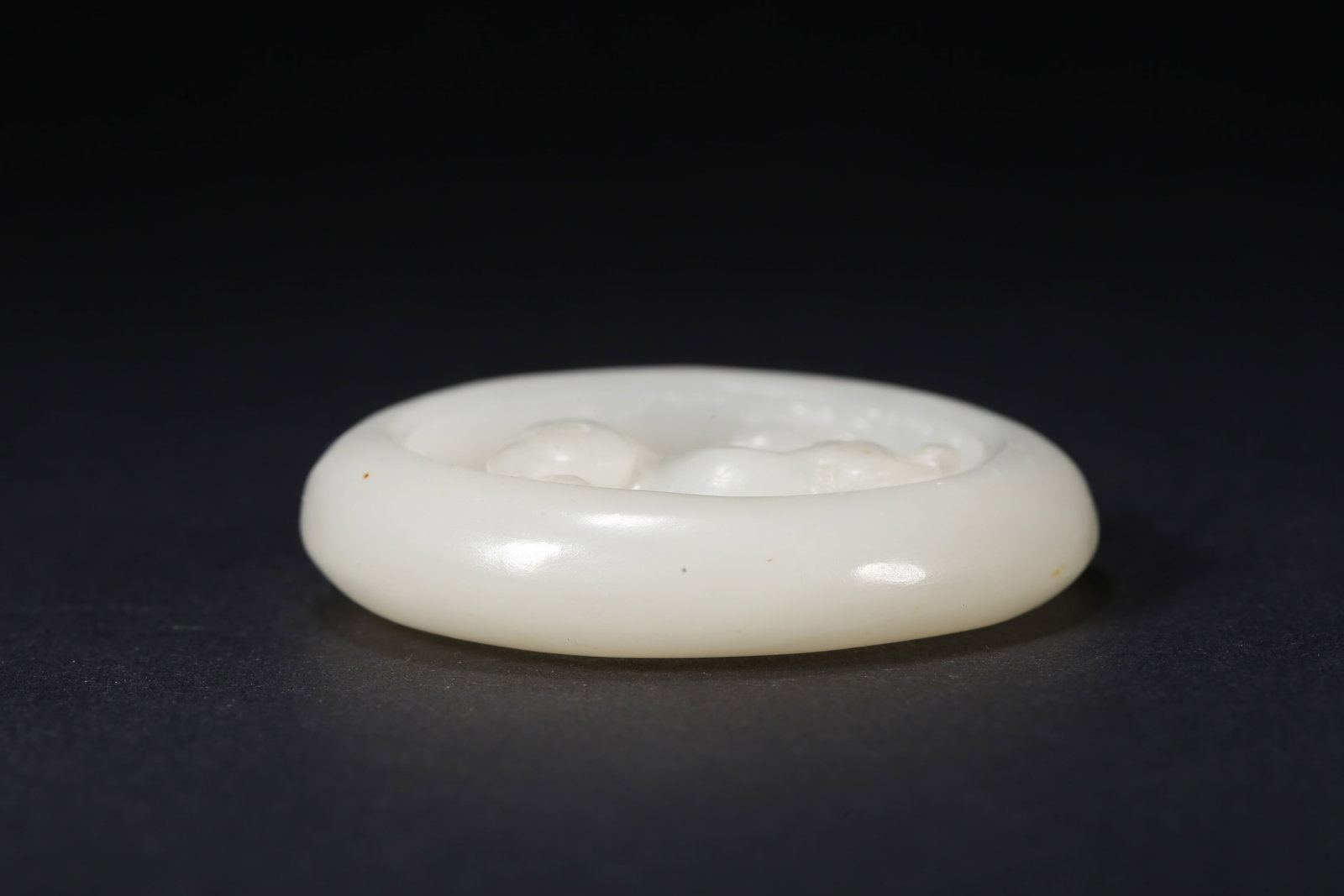 A HETIAN JADE PENDANT WITH BEAST PATTERN - 4