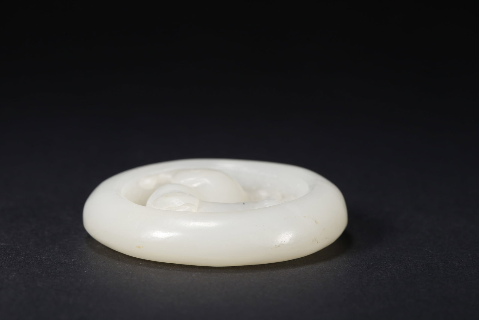 A HETIAN JADE PENDANT WITH BEAST PATTERN - 5