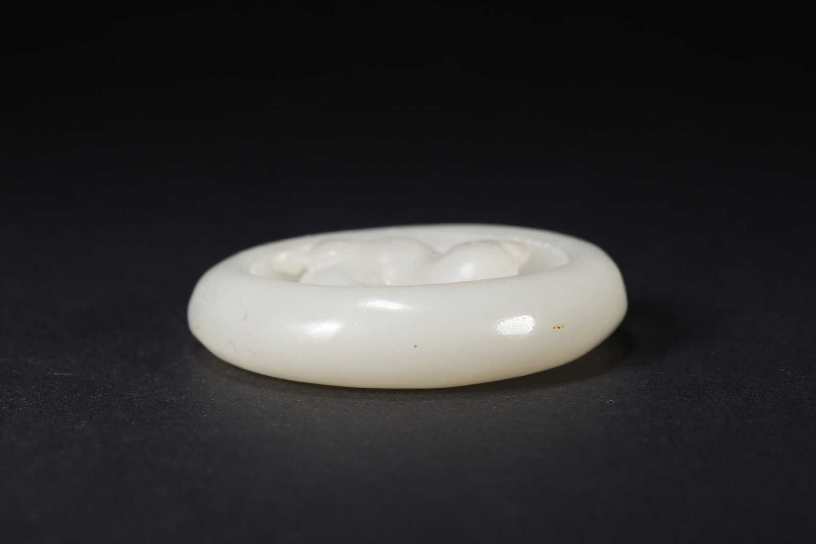 A HETIAN JADE PENDANT WITH BEAST PATTERN - 6