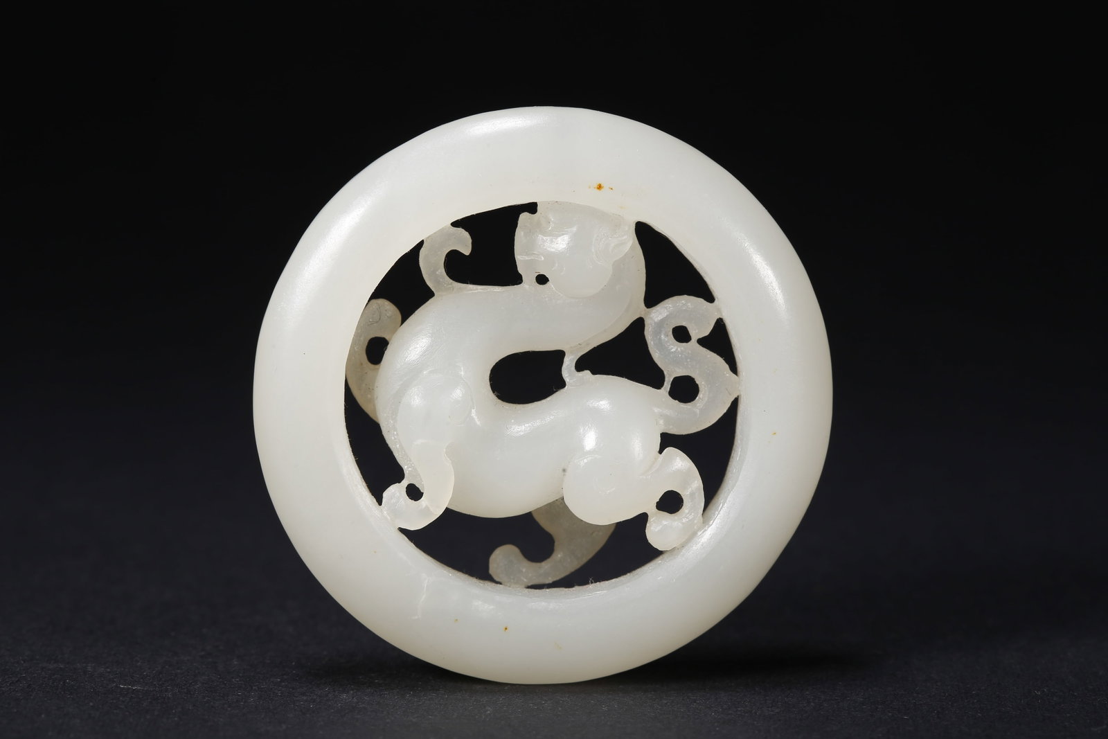 A HETIAN JADE PENDANT WITH BEAST PATTERN - 8