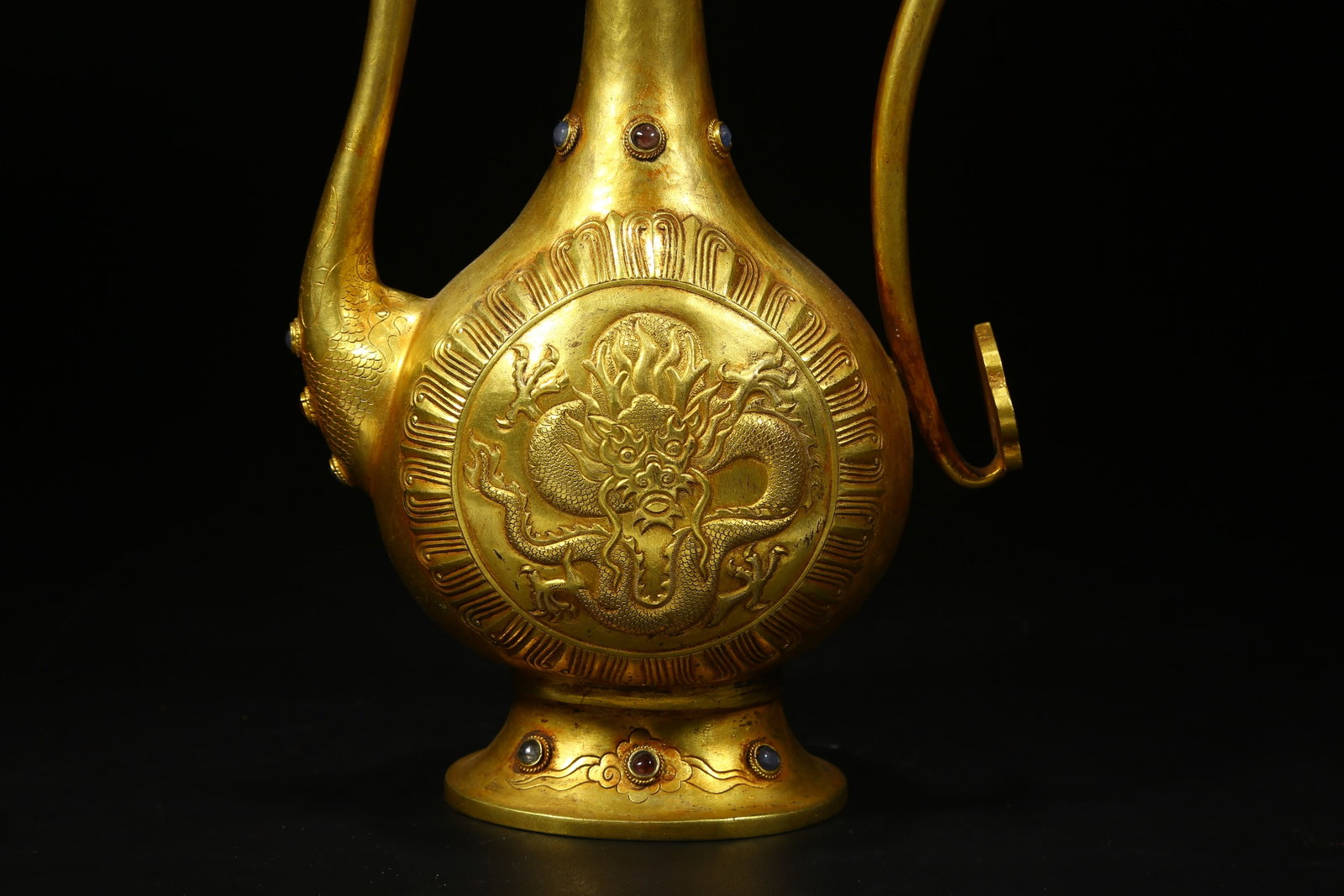 A BRONZE GILT EWER WITH DRAGON PATTERN - 3