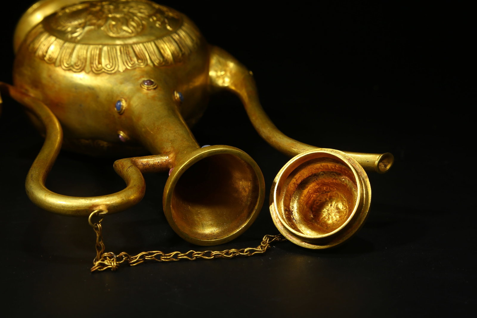 A BRONZE GILT EWER WITH DRAGON PATTERN - 8
