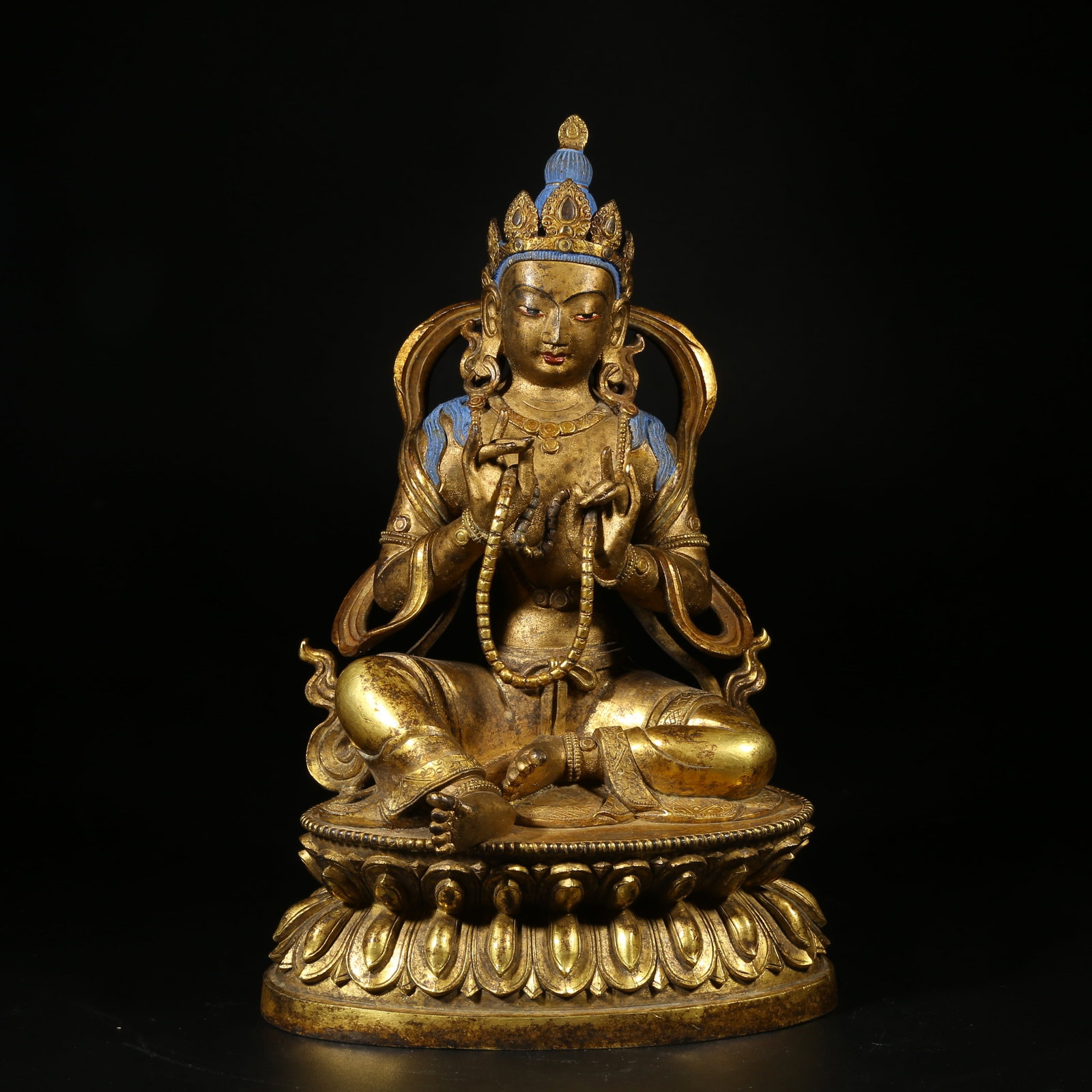 A GILT-BRONZE STATUE OF FIGHTING VICTORY BUDDHA: Gilt-Bronze Statue of Fighting Victory Buddha