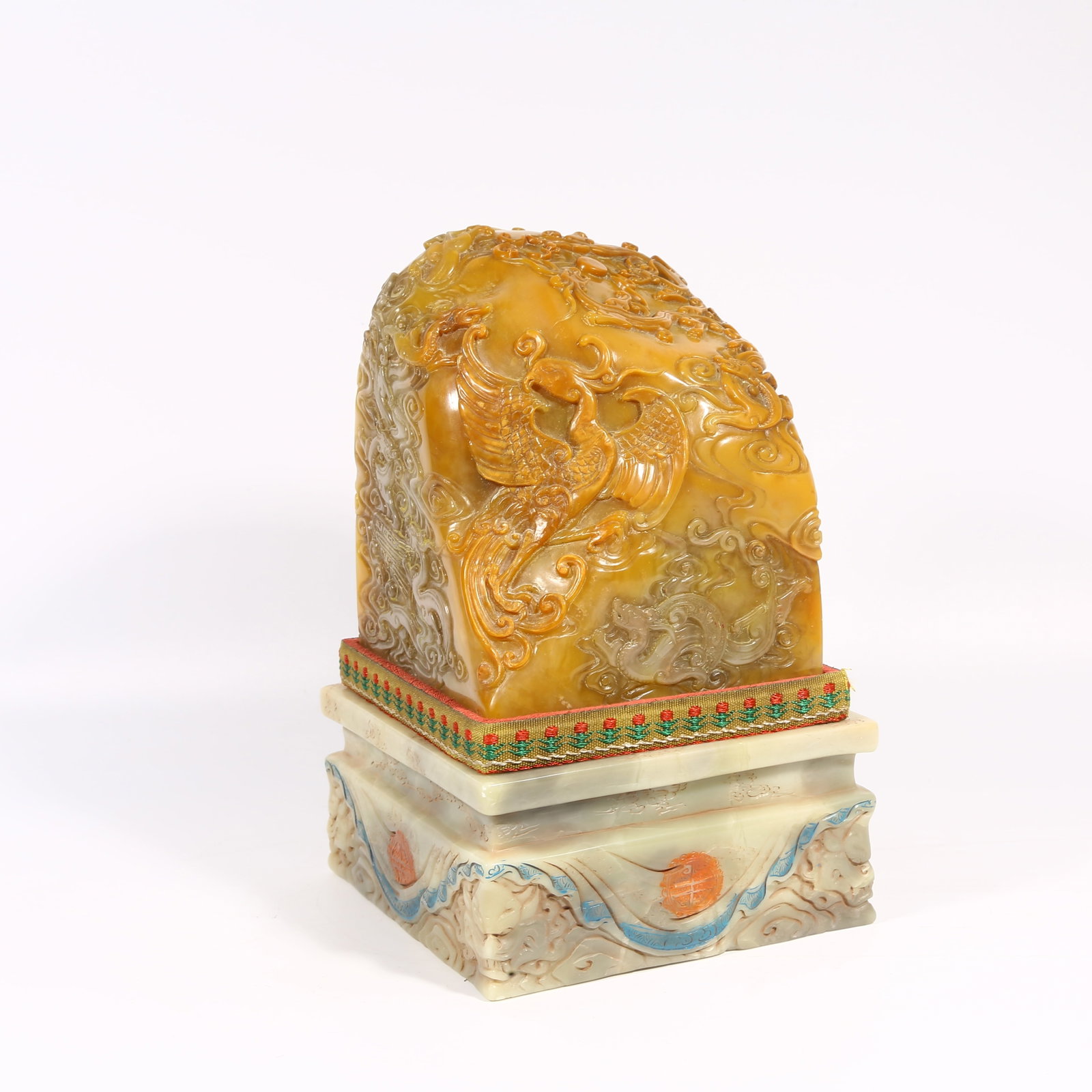A SHOUSHAN TIANHUANG STONE SEAL WITH DRAGON AND PHOENIX DESIGN: Shoushan Tianhuang stone seal with dragon and phoenix design