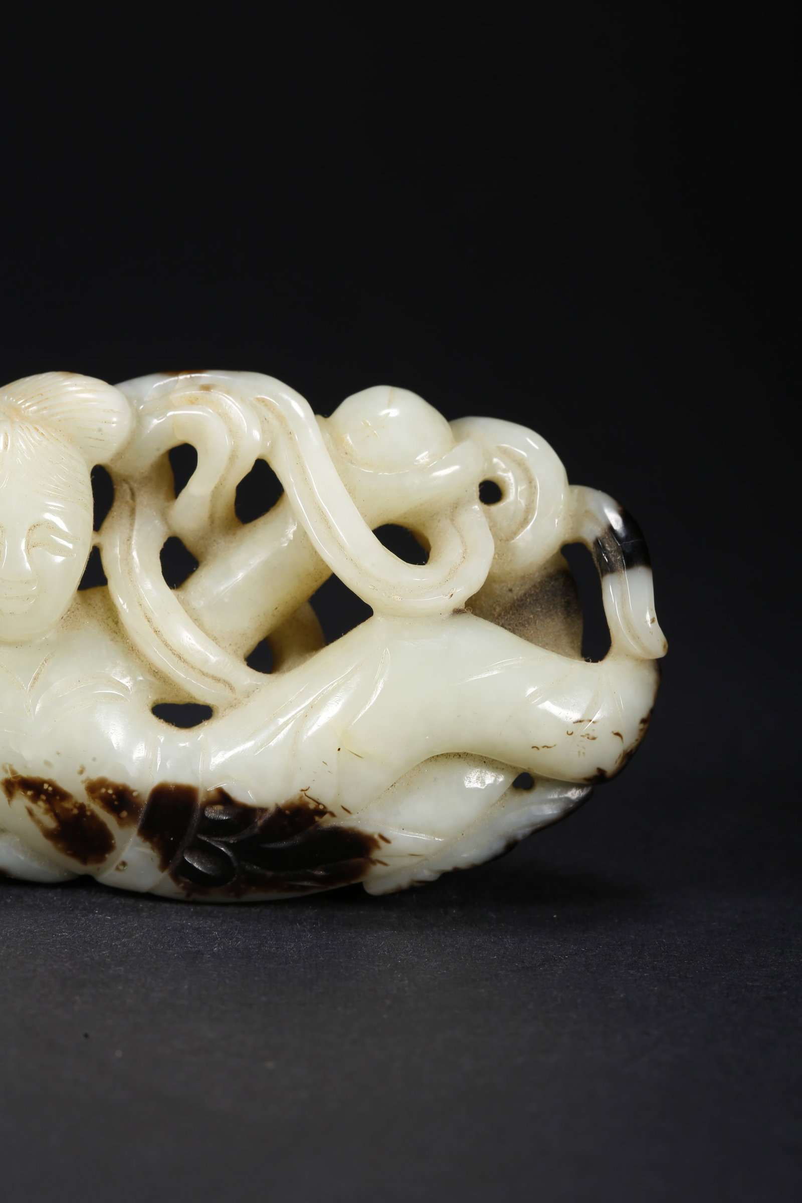 A HETIAN JADE FLYING APSARA - 3
