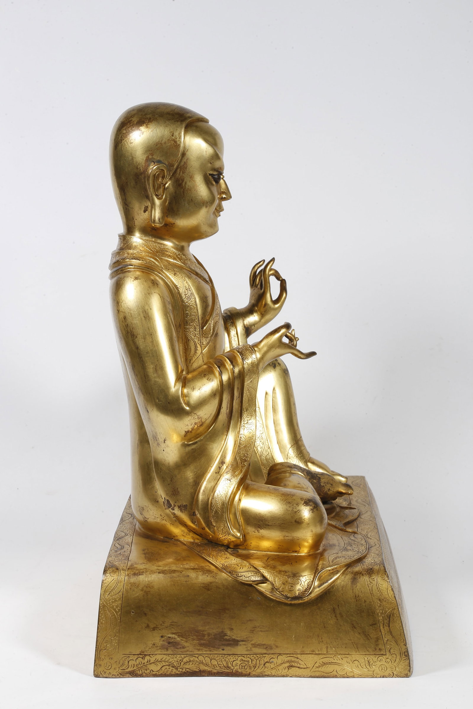 A GILT-BRONZE ARHAT STATUE - 5