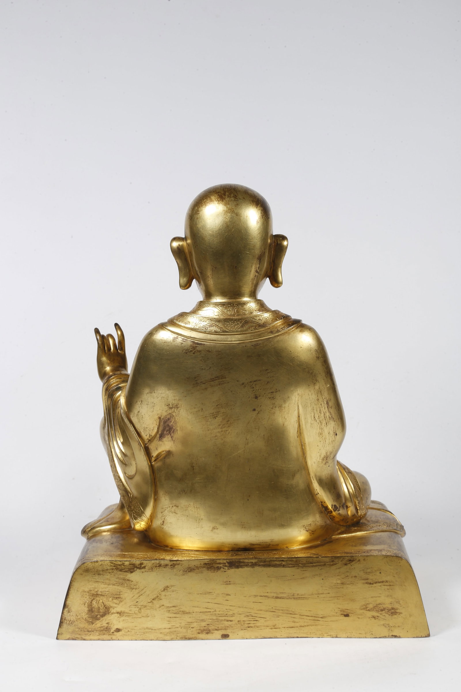 A GILT-BRONZE ARHAT STATUE - 6