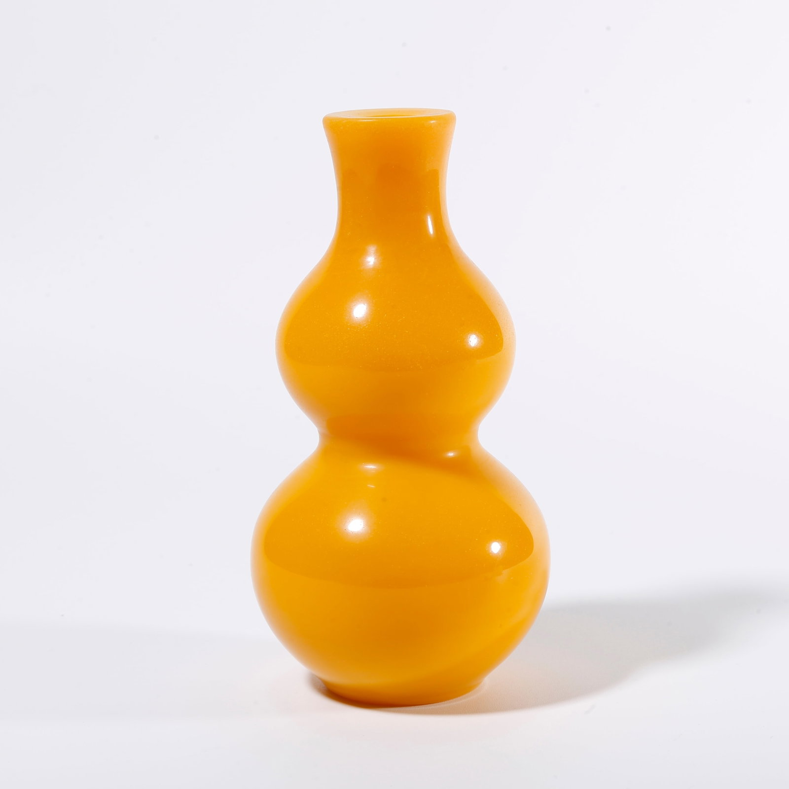 A GLASS GOURD VASE (1 of 8)