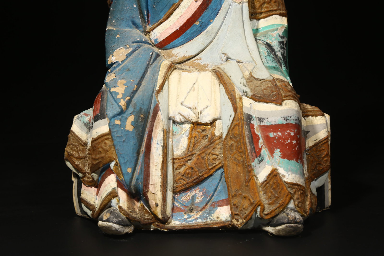 A POLYCHROME PAINTED CLAY FIGURE - 4