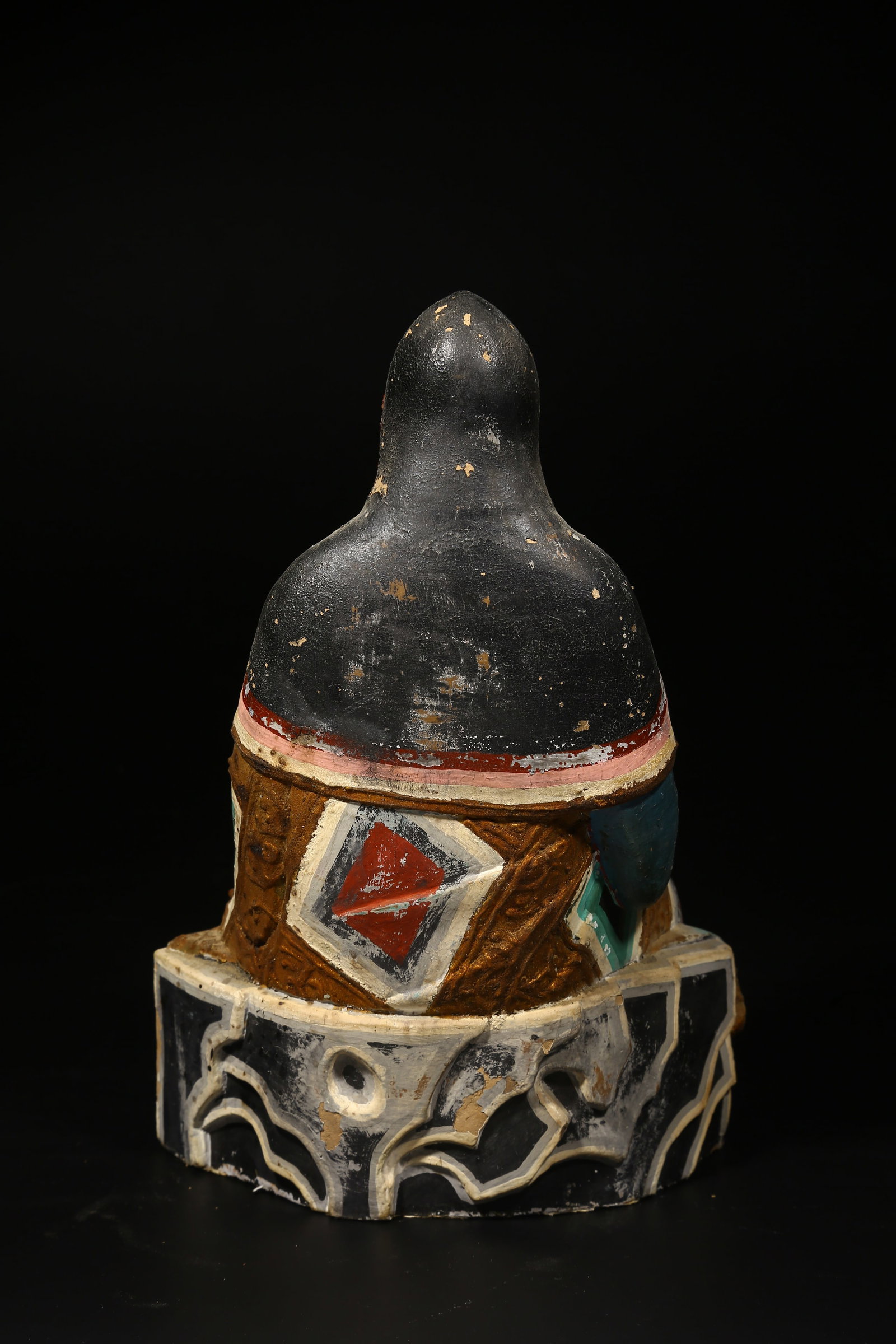 A POLYCHROME PAINTED CLAY FIGURE - 7