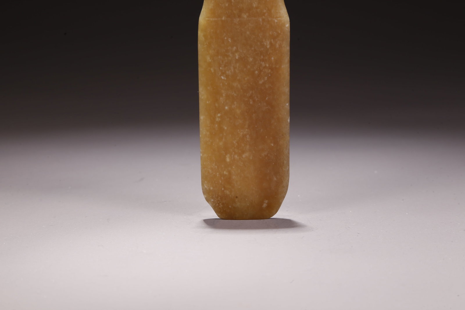 A ANCIENT JADE HANDLE-SHAPED OBJECT - 3