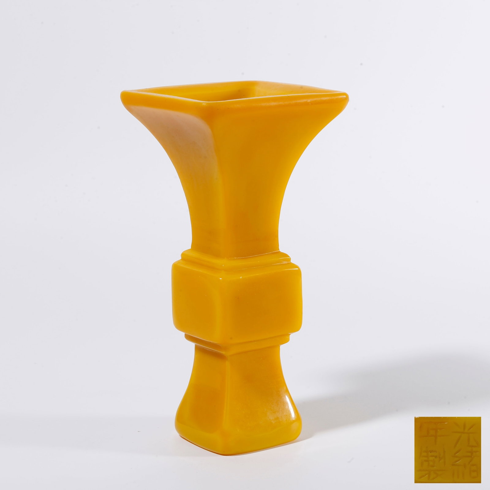 A GLASS GU-SHAPED VASE: Glass Gu-shaped Vase