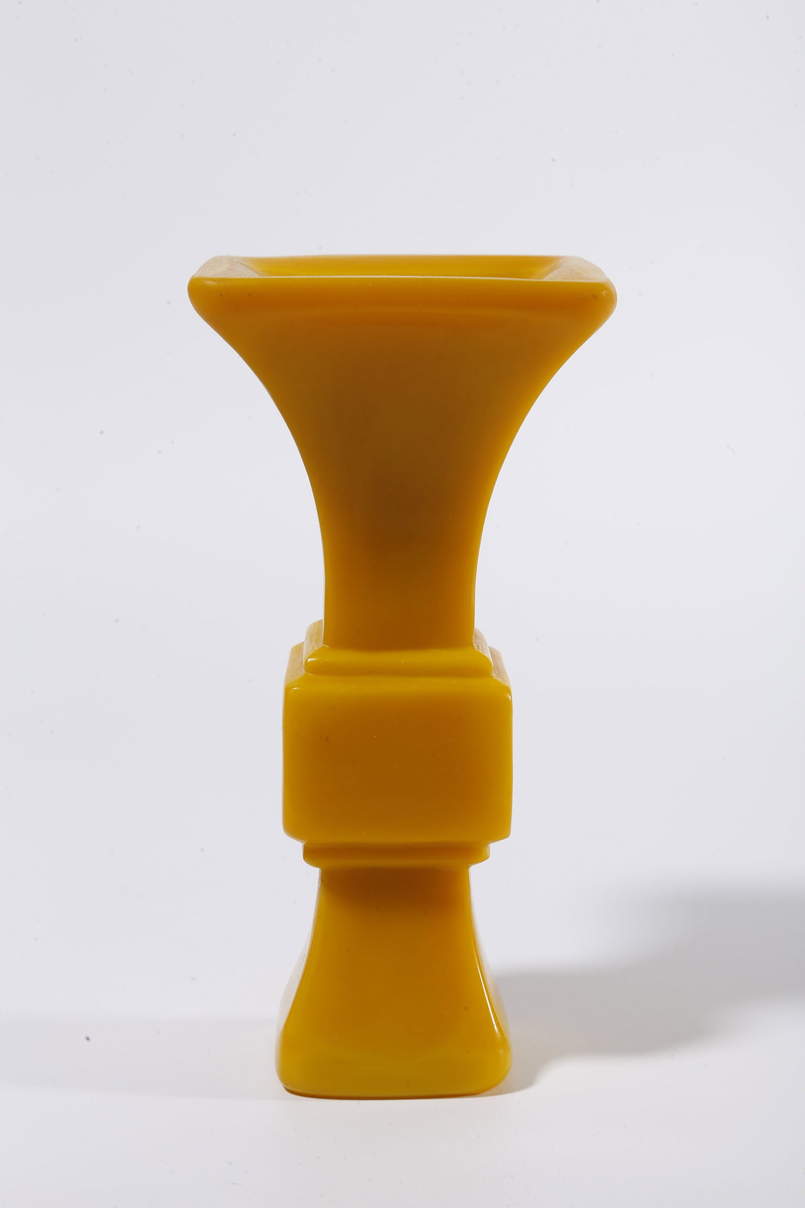A GLASS GU-SHAPED VASE - 2