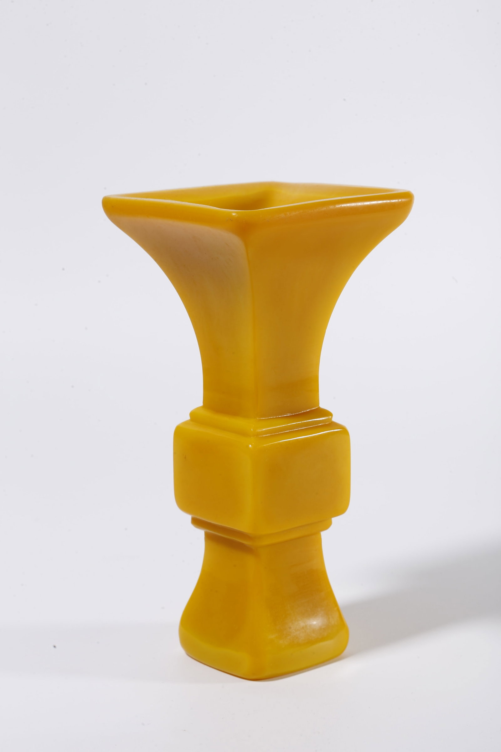 A GLASS GU-SHAPED VASE - 3