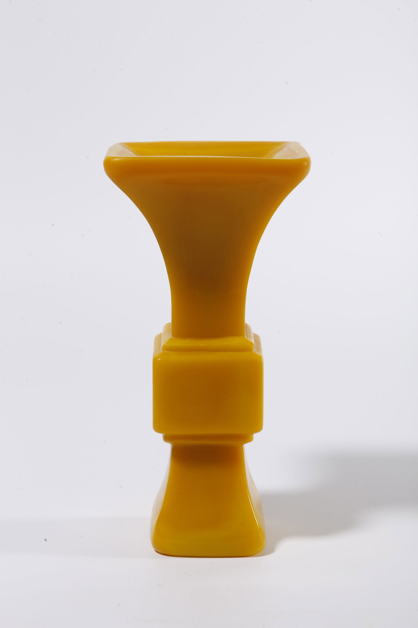 A GLASS GU-SHAPED VASE - 5