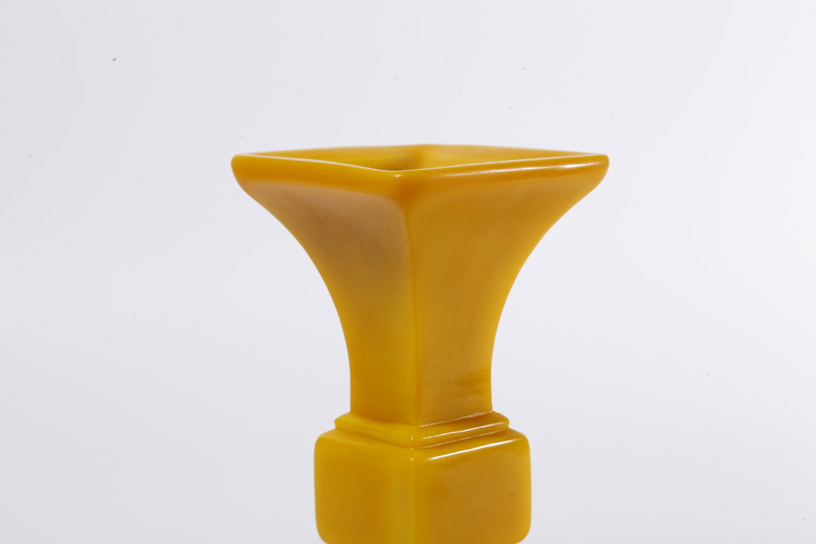 A GLASS GU-SHAPED VASE - 7