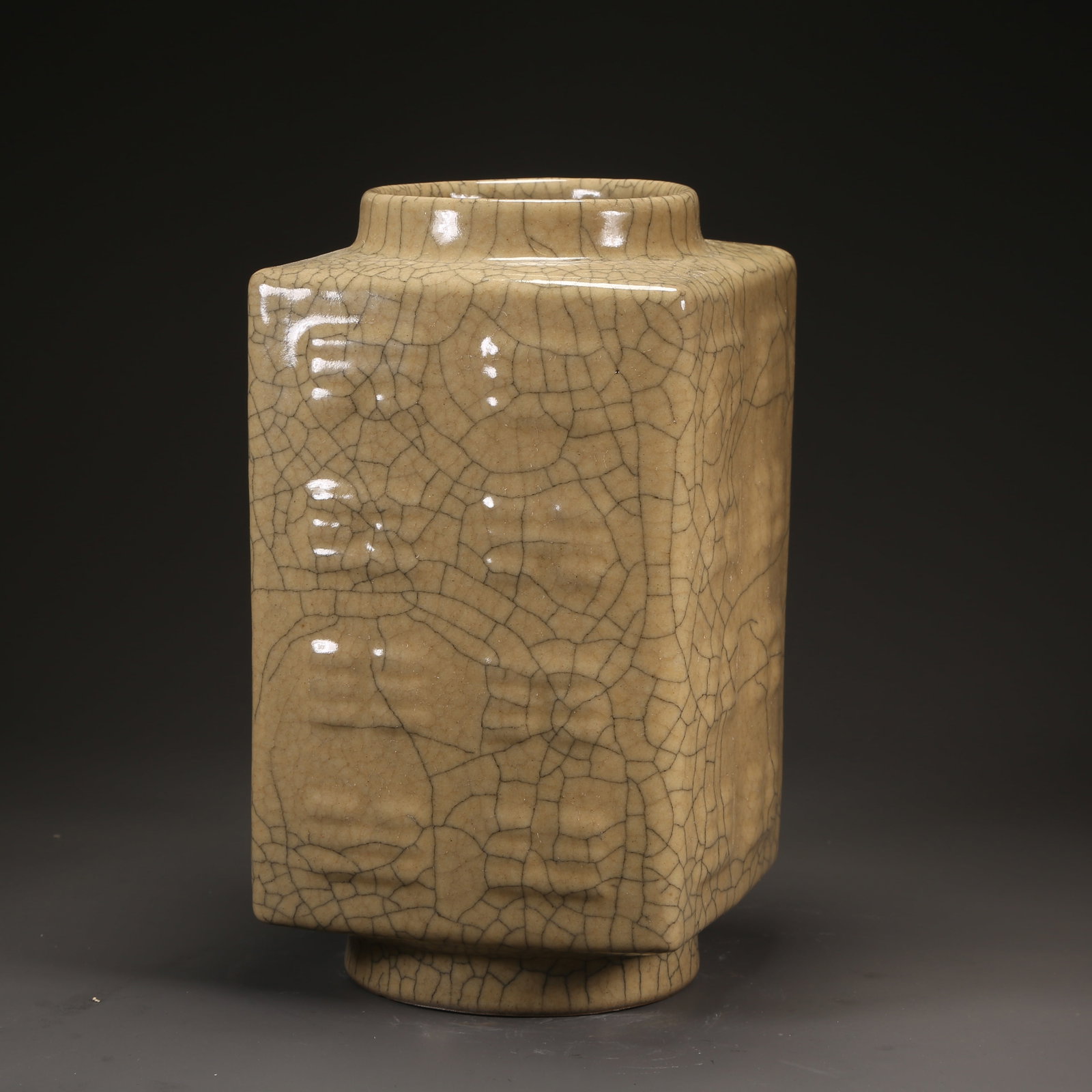 A GE KILN EIGHT-TRIGRAMS CONG-SHAPED BOTTLE (1 of 9)