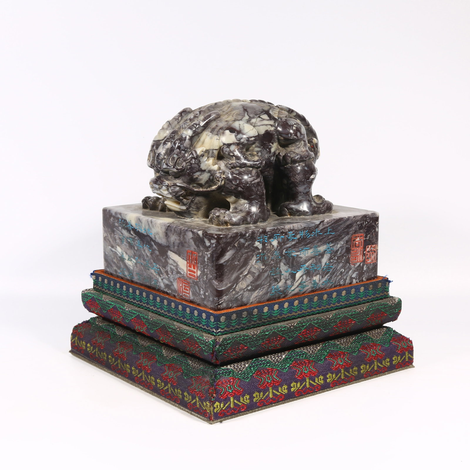 A SHOUSHAN STONE SEAL WITH INTERTWINED DRAGONS-SHAPED KNOB: Shoushan stone seal with intertwined dragons-shaped knob