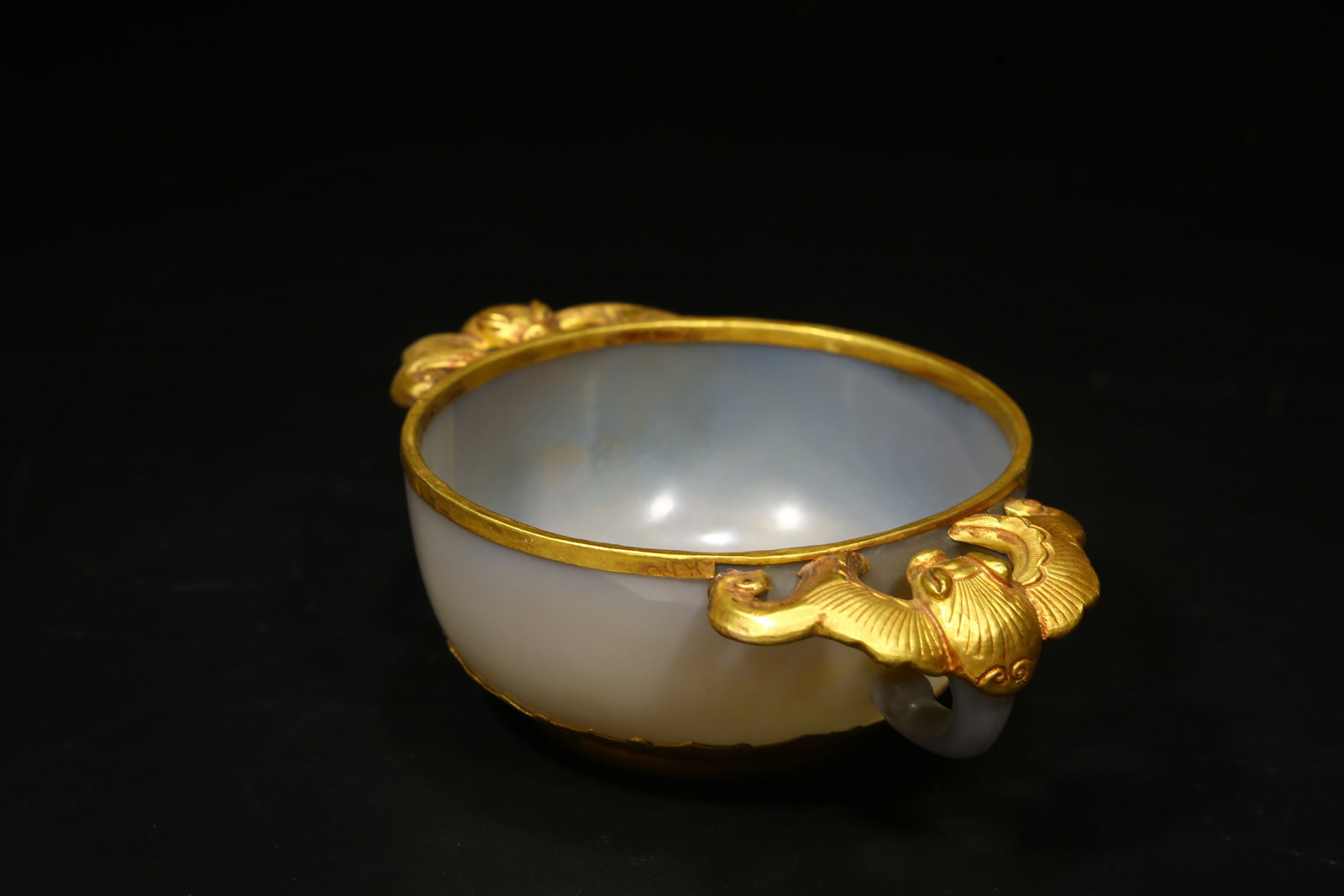A AGATE DOUBLE-HANDLED CUP - 4