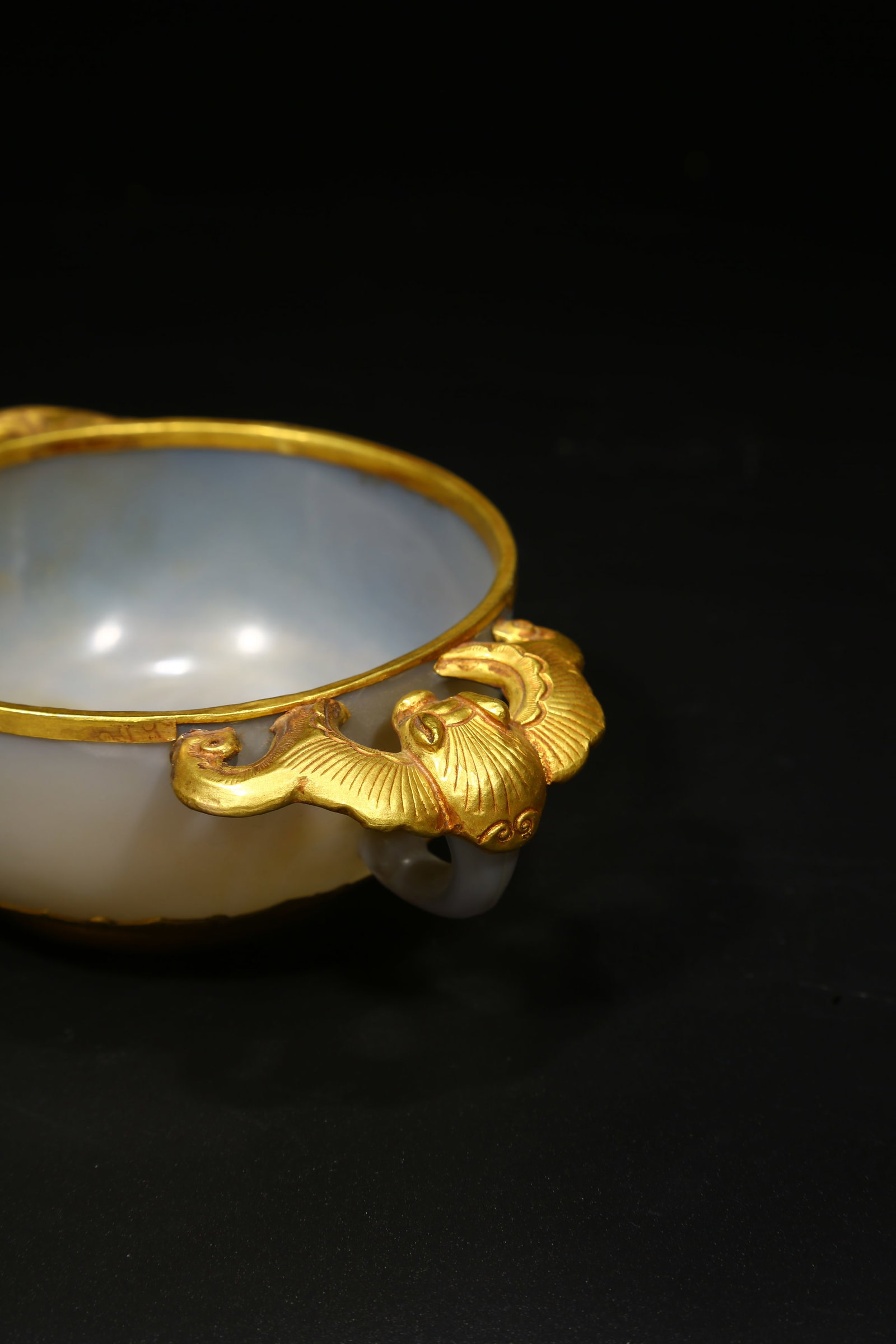 A AGATE DOUBLE-HANDLED CUP - 5