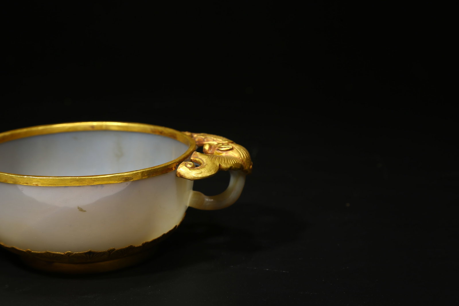 A AGATE DOUBLE-HANDLED CUP - 7