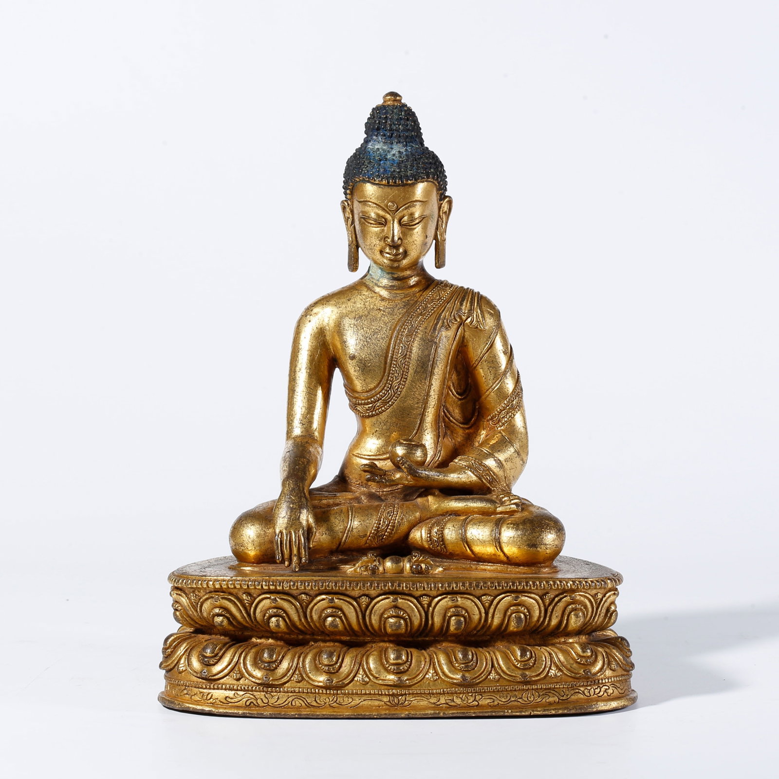 A GILDED BRONZE SHAKYAMUNI BUDDHA STATUE: Gilded Bronze Shakyamuni Buddha Statue