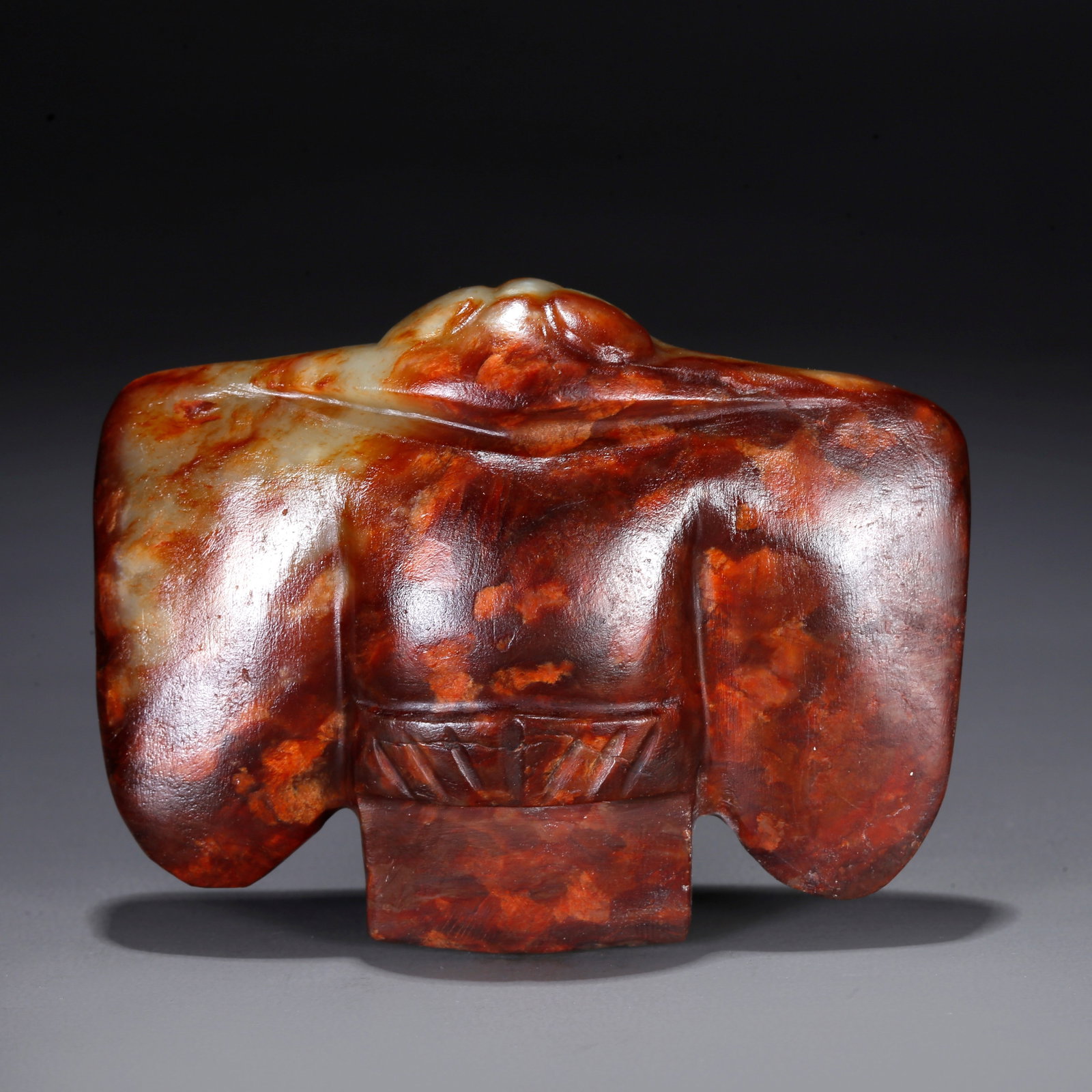 A CARVED ANCIENT JADE OWL: Carved Ancient Jade Owl