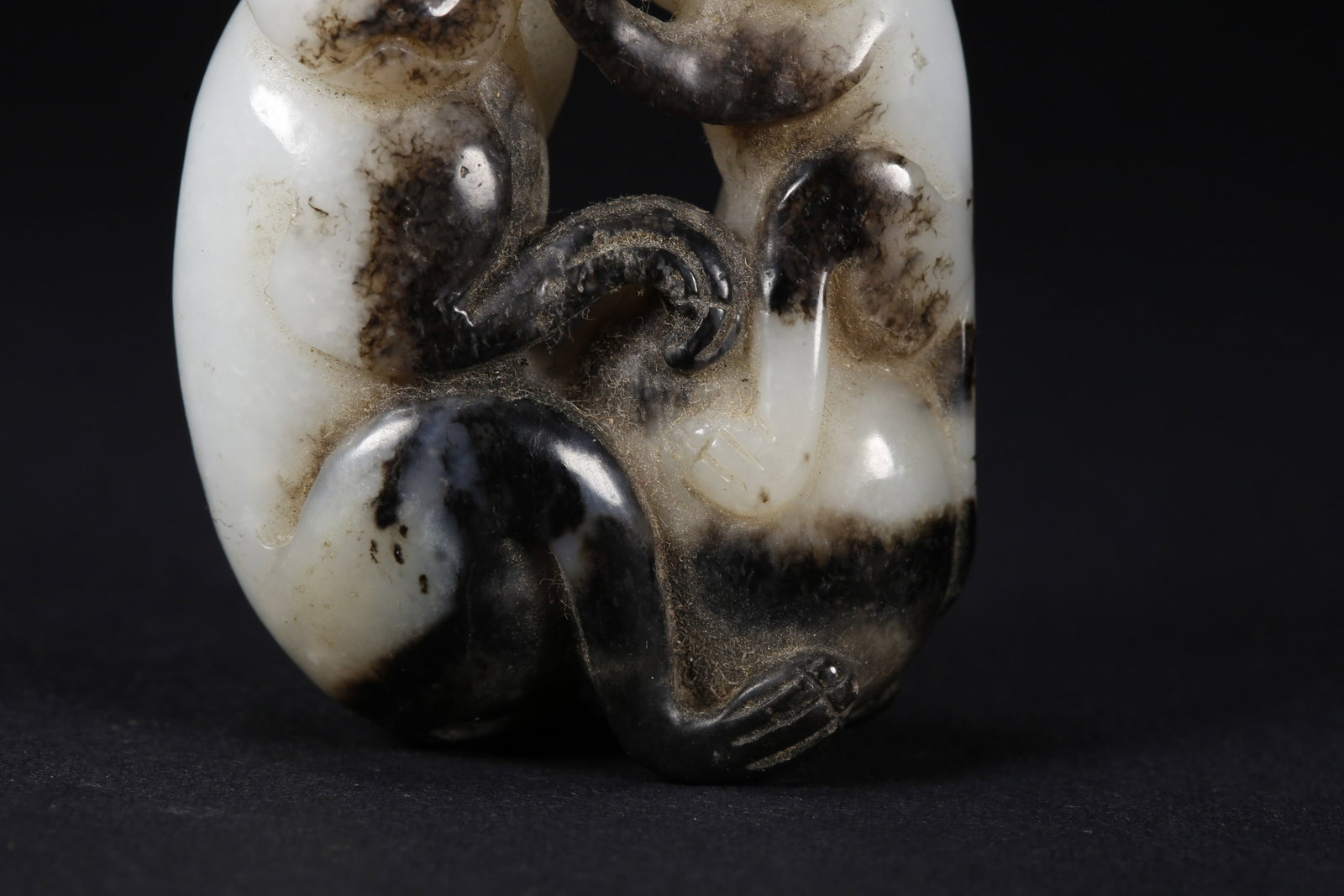 A HETIAN JADE MONKEY-SHAPED HANDLE - 3