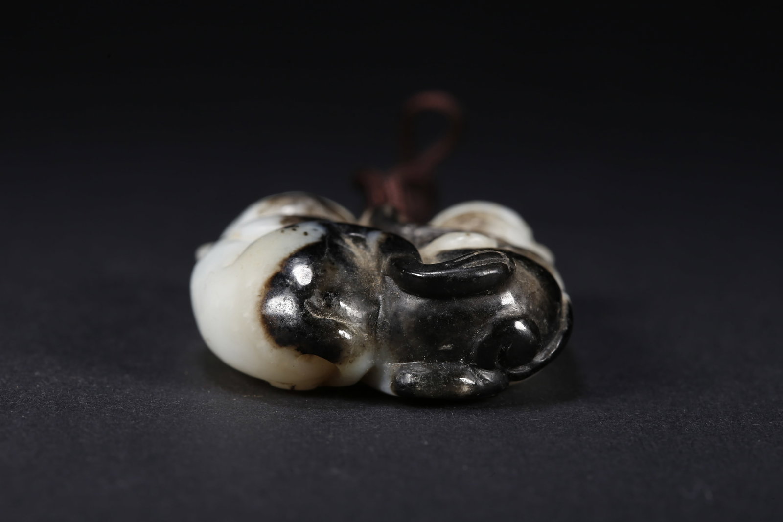 A HETIAN JADE MONKEY-SHAPED HANDLE - 4