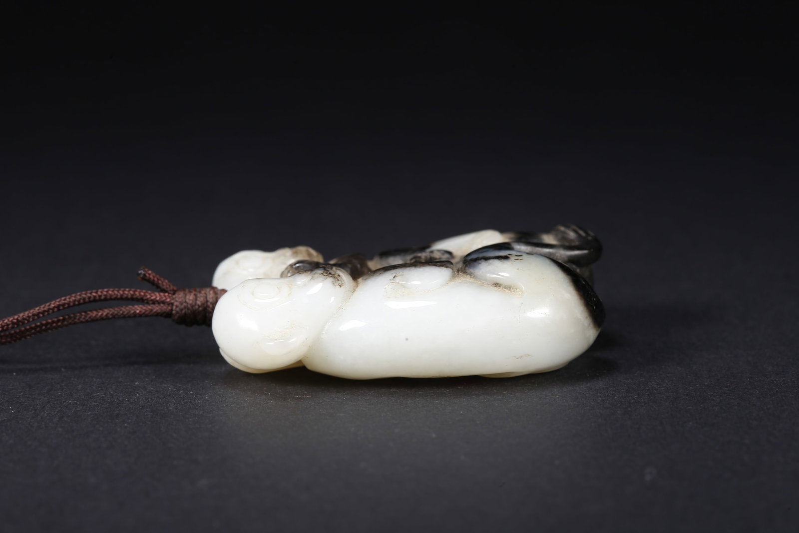 A HETIAN JADE MONKEY-SHAPED HANDLE - 7