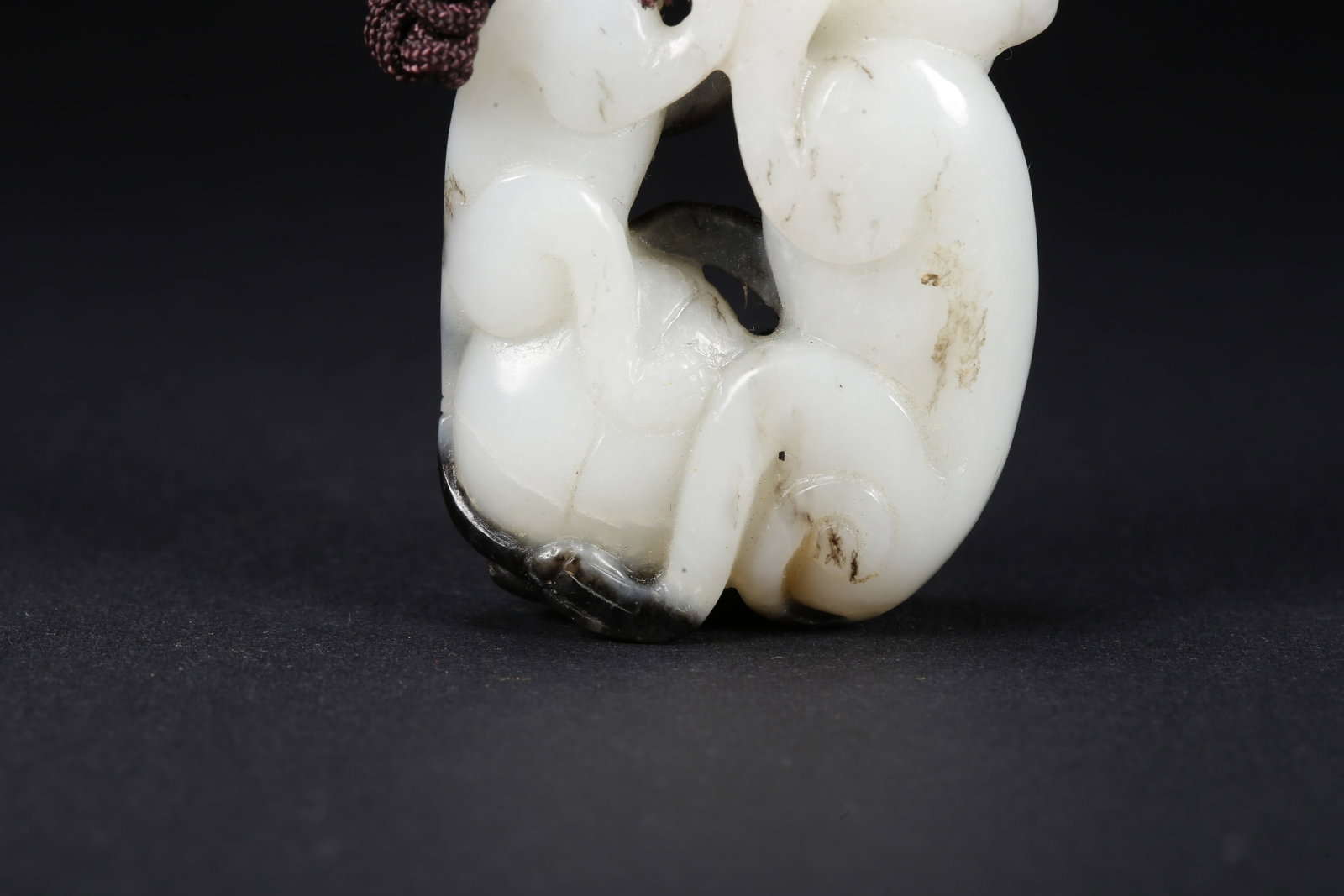 A HETIAN JADE MONKEY-SHAPED HANDLE - 9