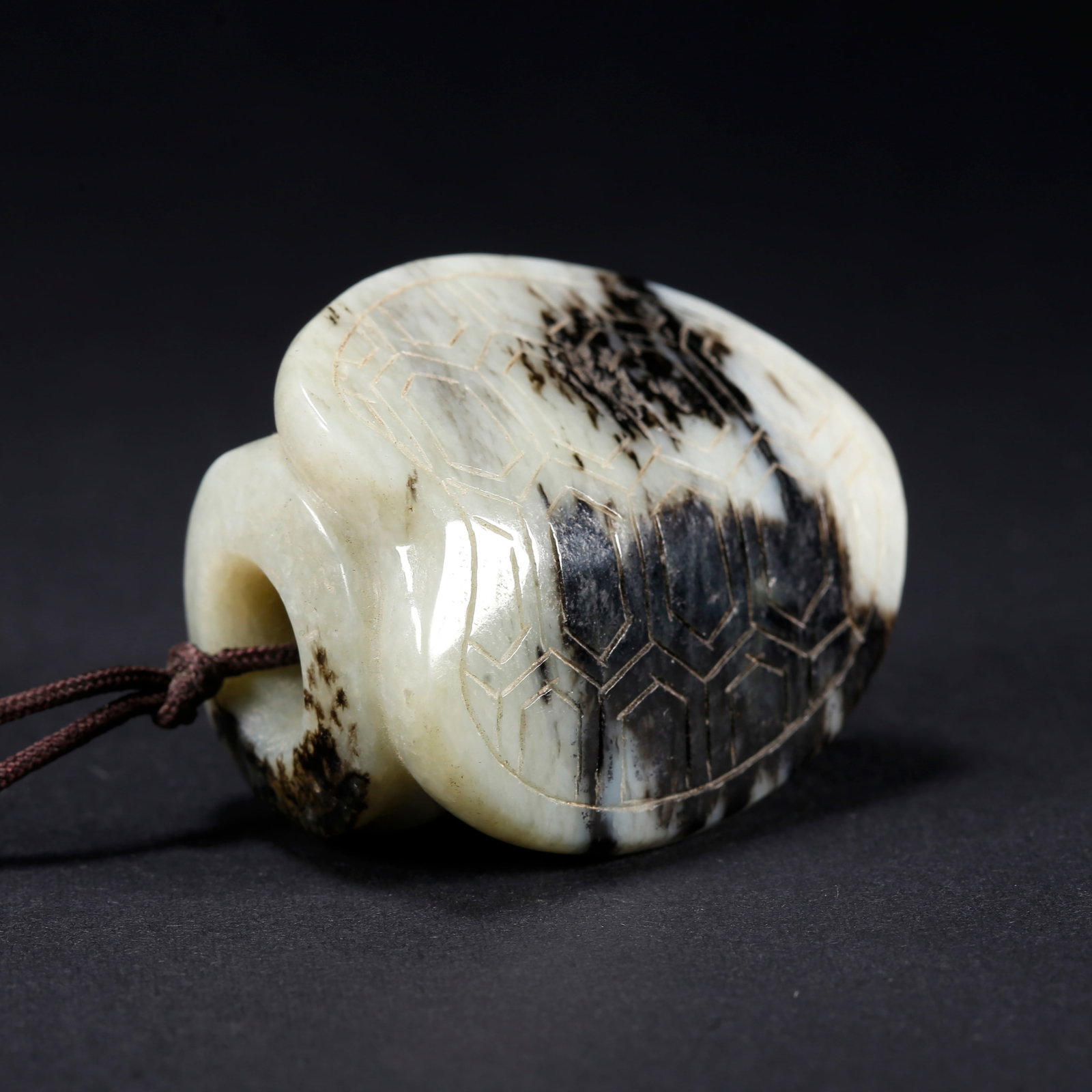 A HETIAN JADE TURTLE-SHAPED PENDANT (1 of 9)