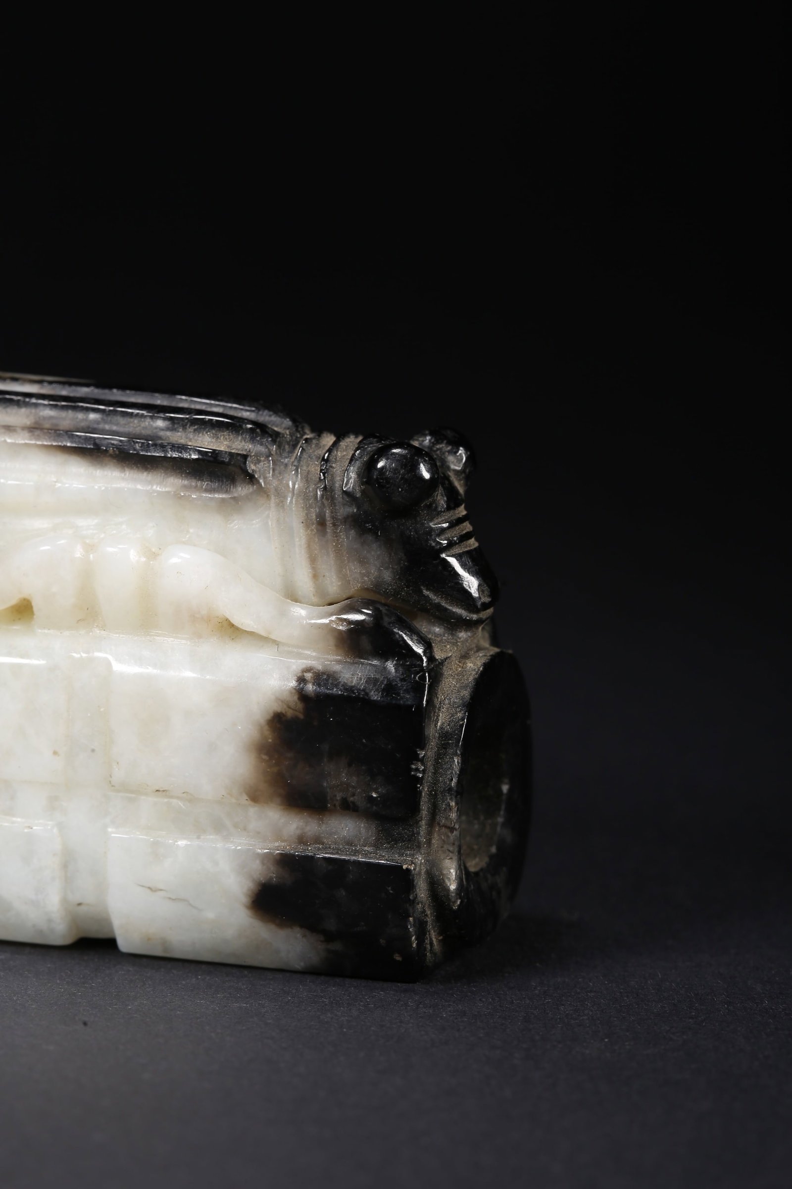 A HETIAN JADE CONG WITH CICADA PATTERN - 2