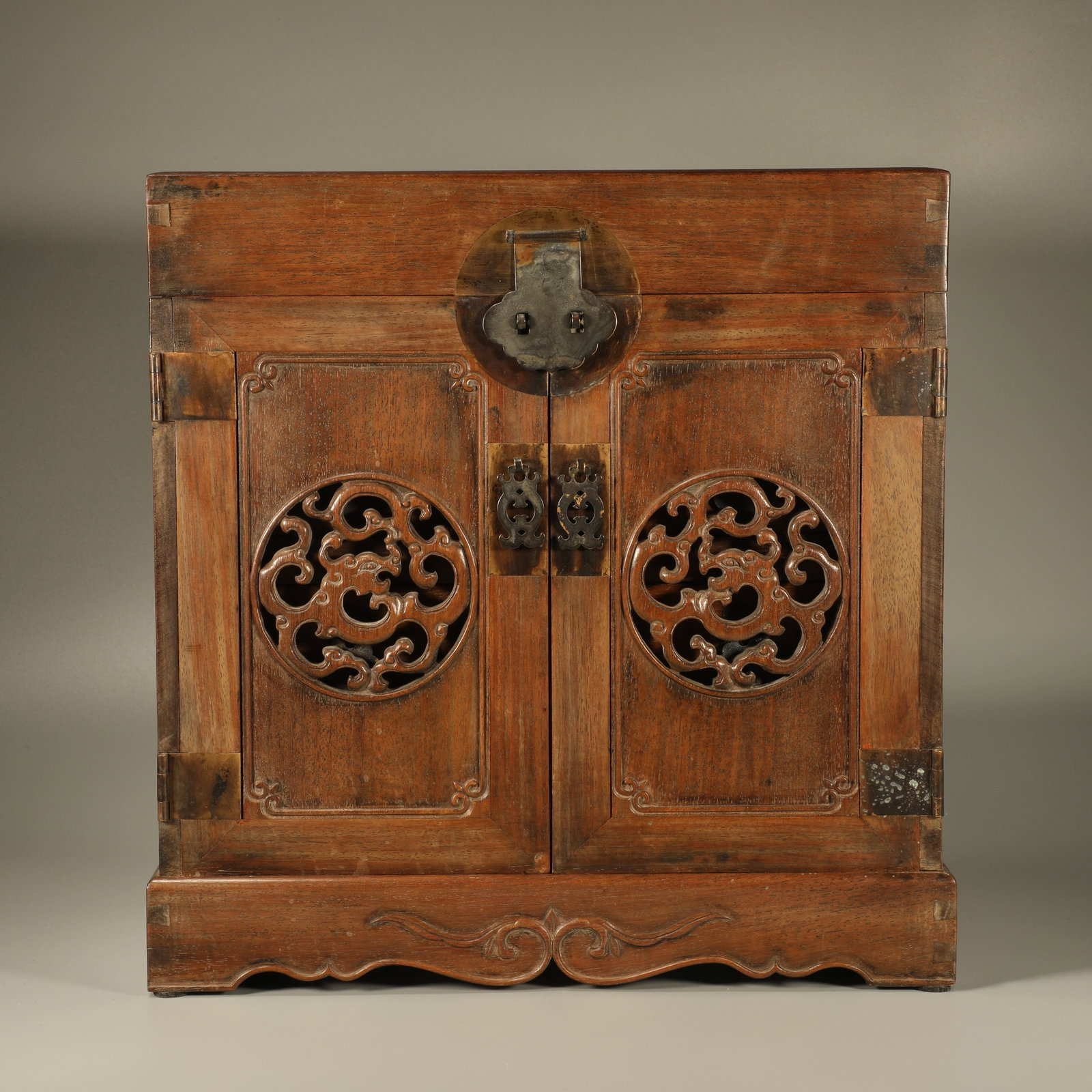 A HUANGHUALI OFFICIAL DOCUMENT BOX CARVED WITH DRAGON PATTERN (1 of 7)
