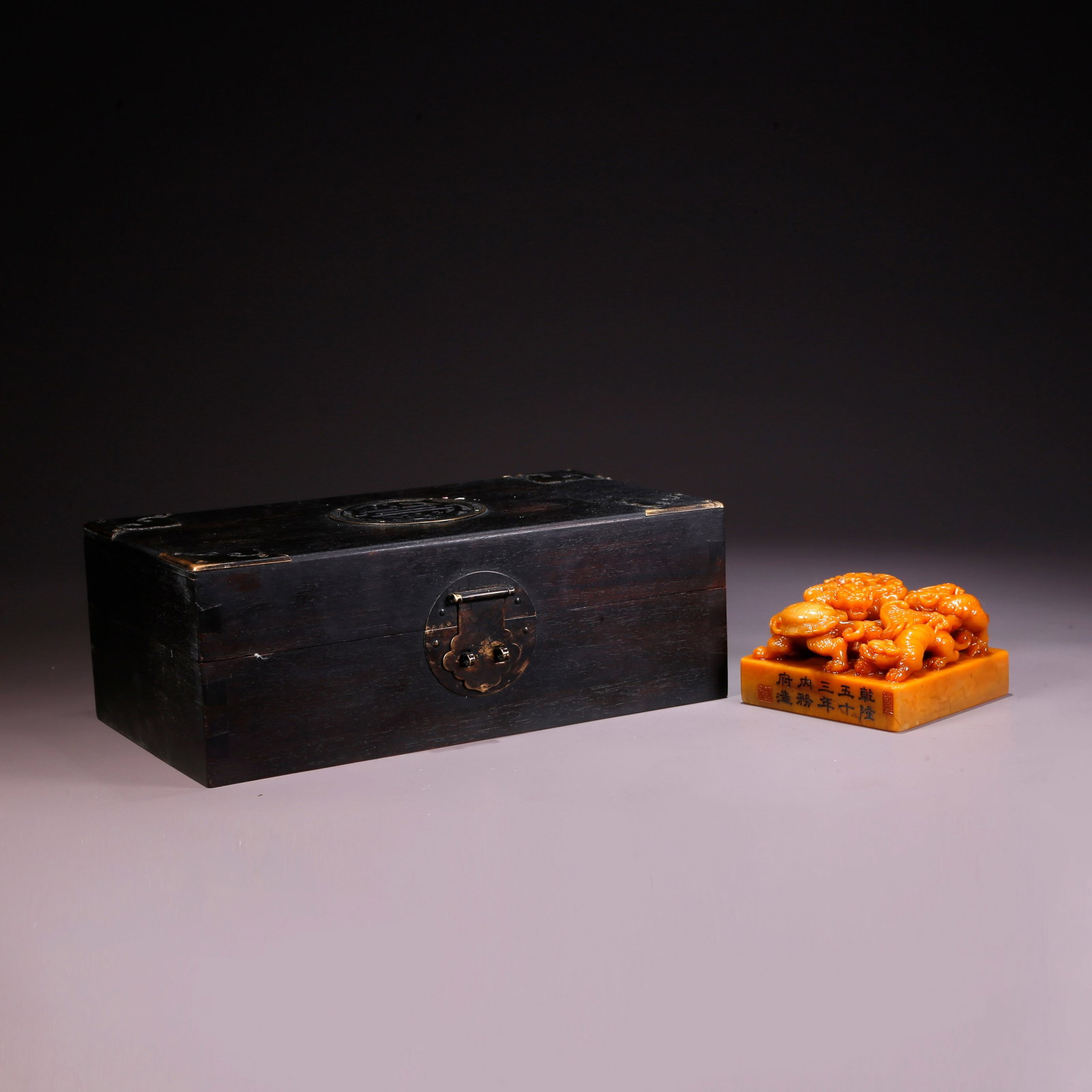 A SHOUSHAN TIANHUANG STONE FOUR SACRED BEASTS-HEAD SEAL (1 of 9)