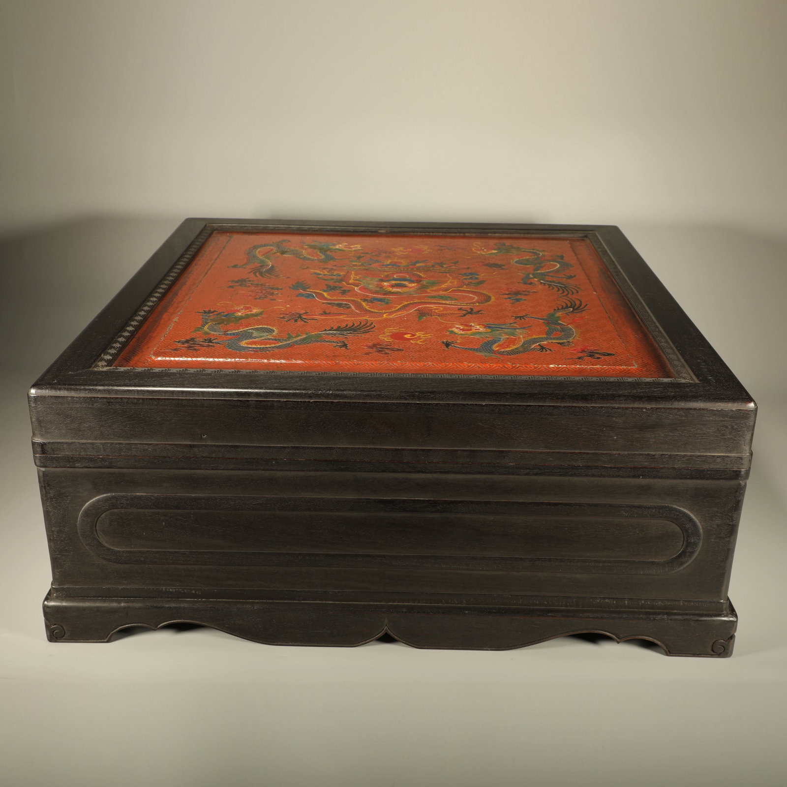 A LACQUERED RED SANDALWOOD CHEST WITH DRAGON PATTERNS (1 of 6)