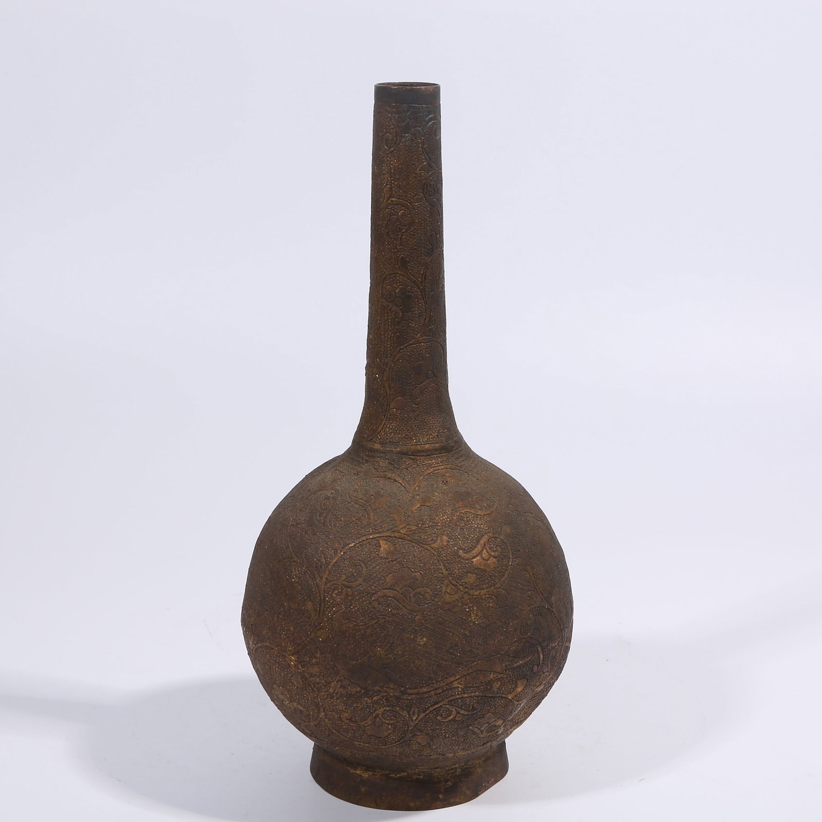 A GILT-BRONZE LONG-NECK VASE WITH OPENWORK PHOENIX PATTERN (1 of 10)
