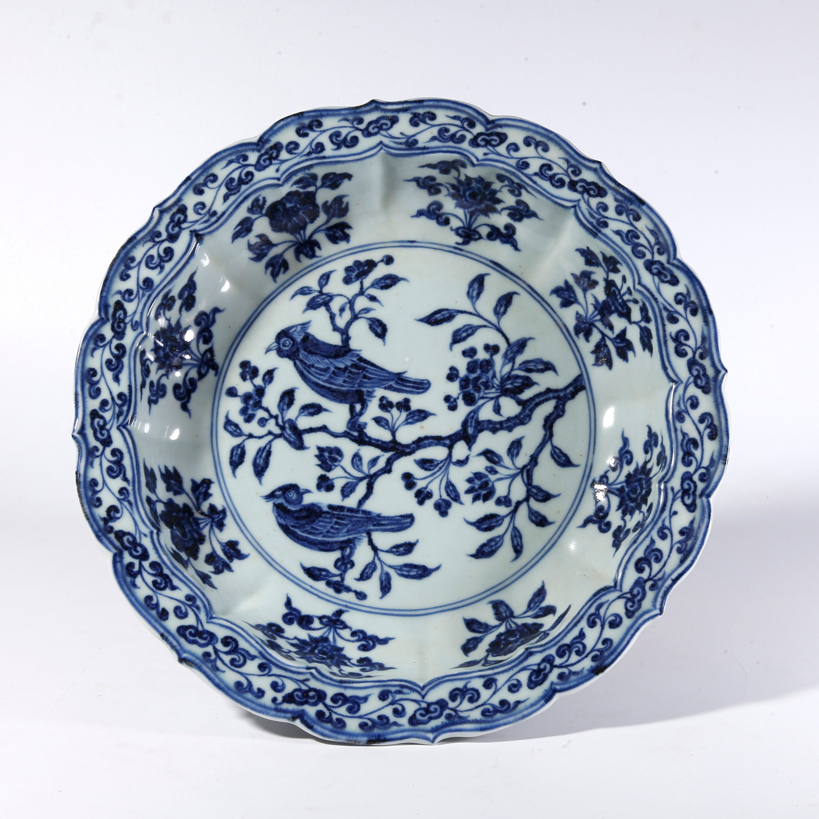 A BLUE-AND-WHITE FLOWER AND BIRD PATTERN WASH BASIN (1 of 10)