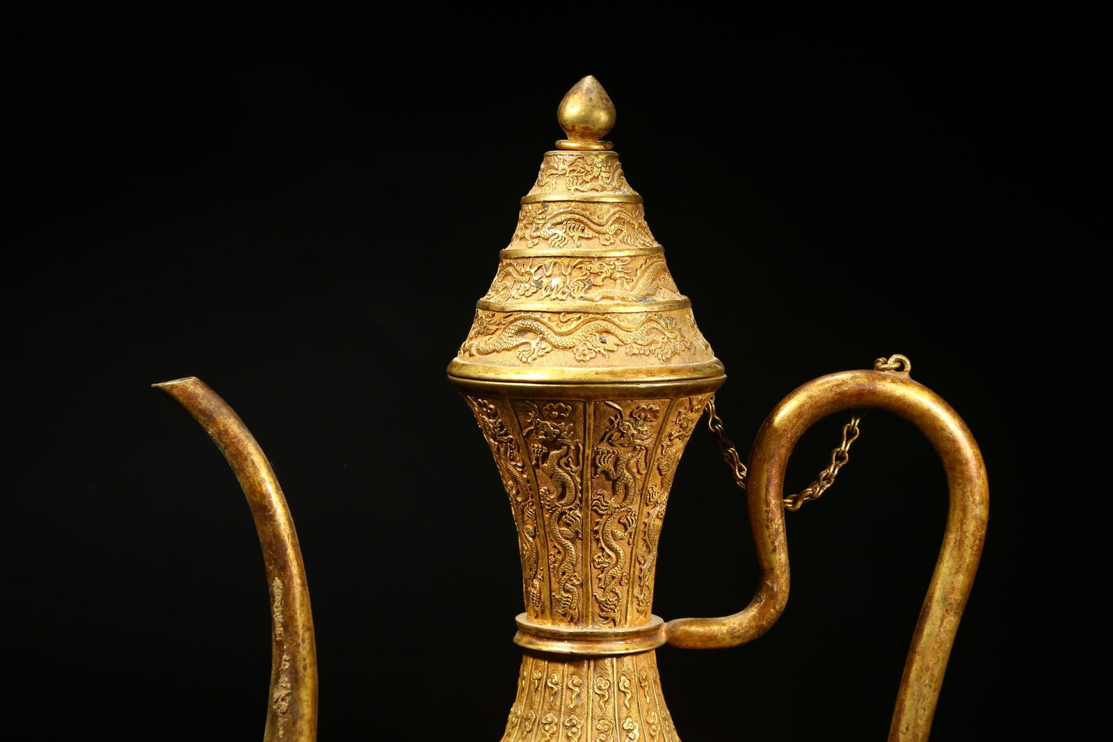 A GILT BRONZE EWER WITH DRAGON PATTERN - 2