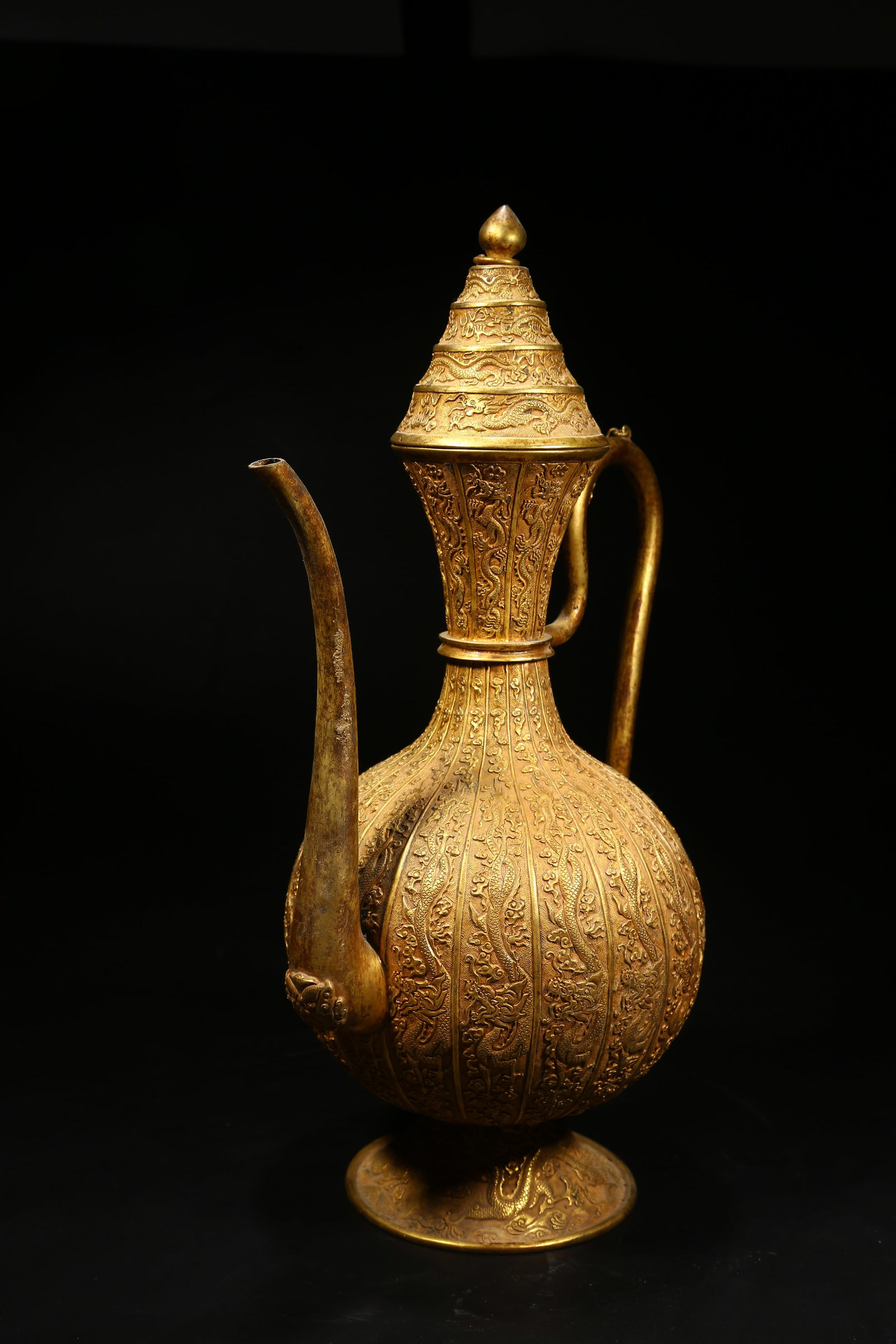 A GILT BRONZE EWER WITH DRAGON PATTERN - 5